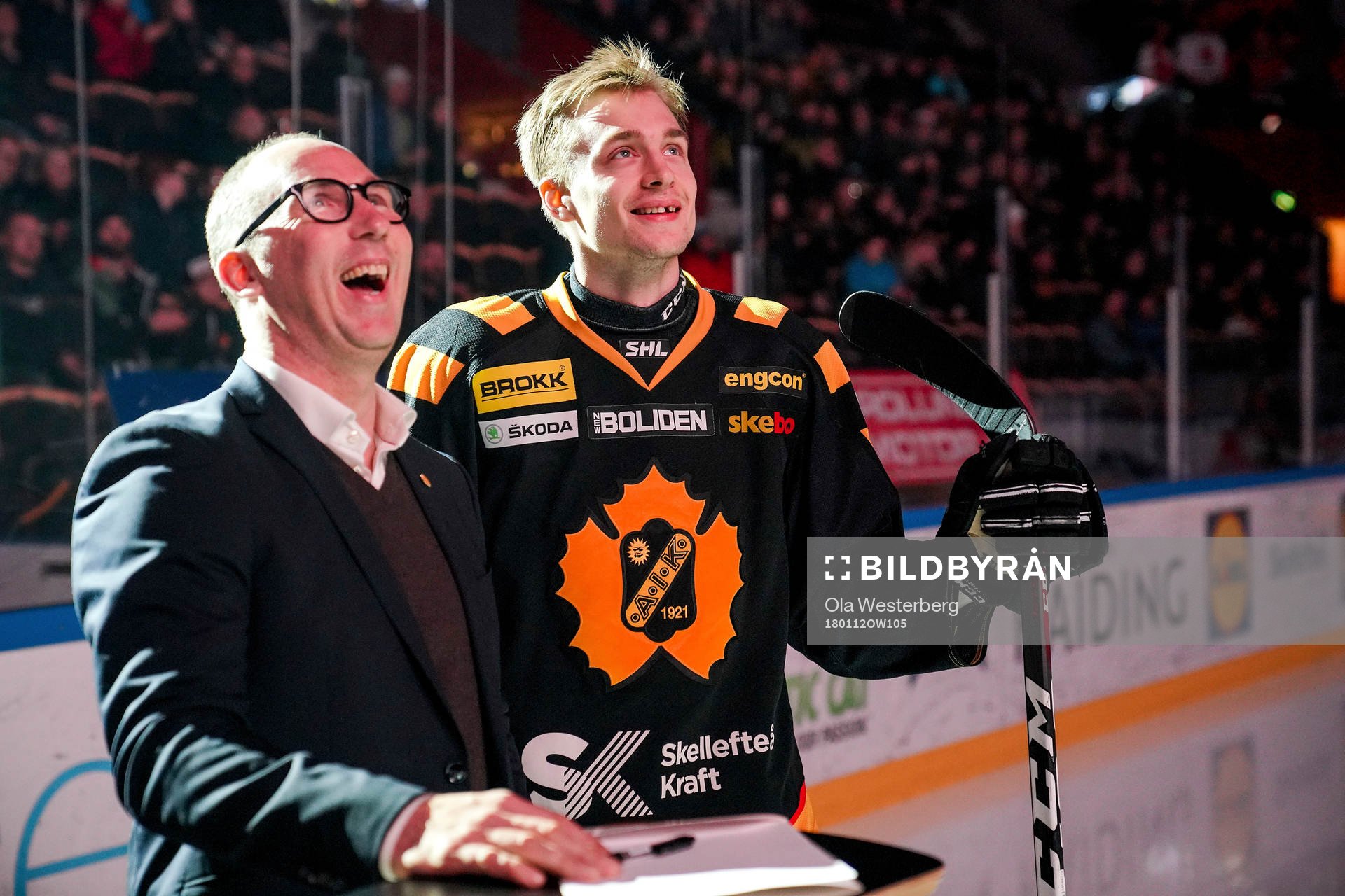Skellefteås sportchef Mikael Lindgren skriver på ett nytt
