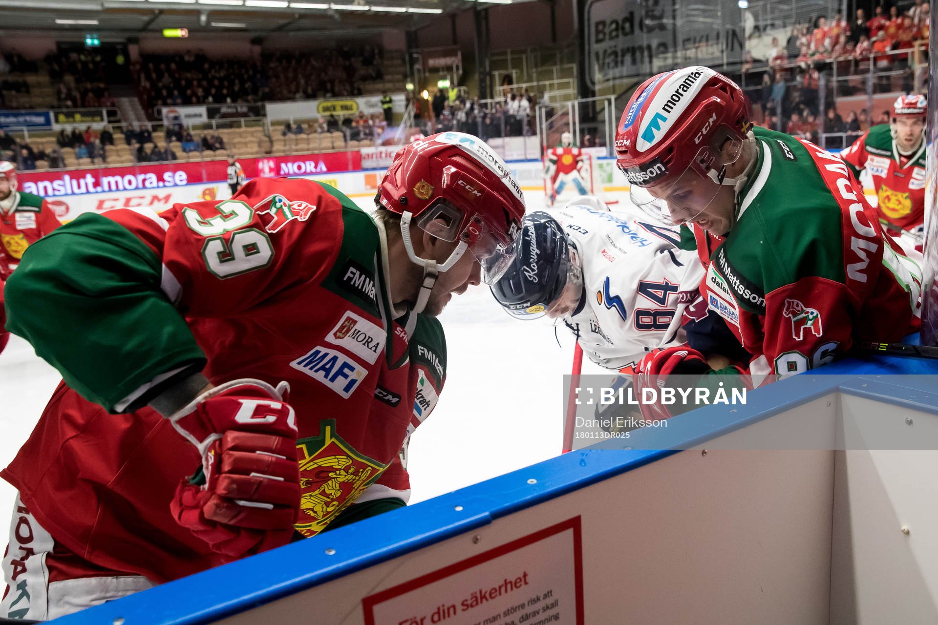 Moras Jacob Nilsson och Linköpings Jimmy Andersson och