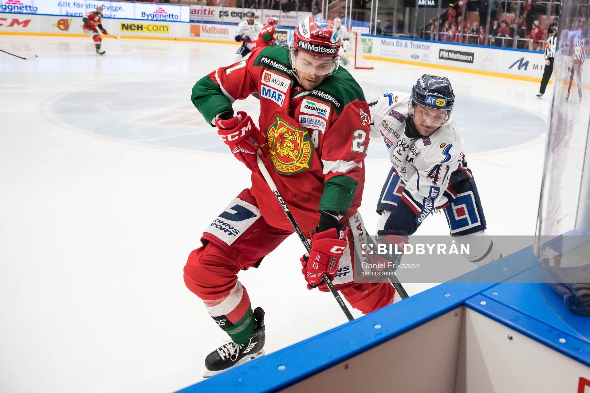 Moras Matt Bailey och Linköpings Chad Billins  i