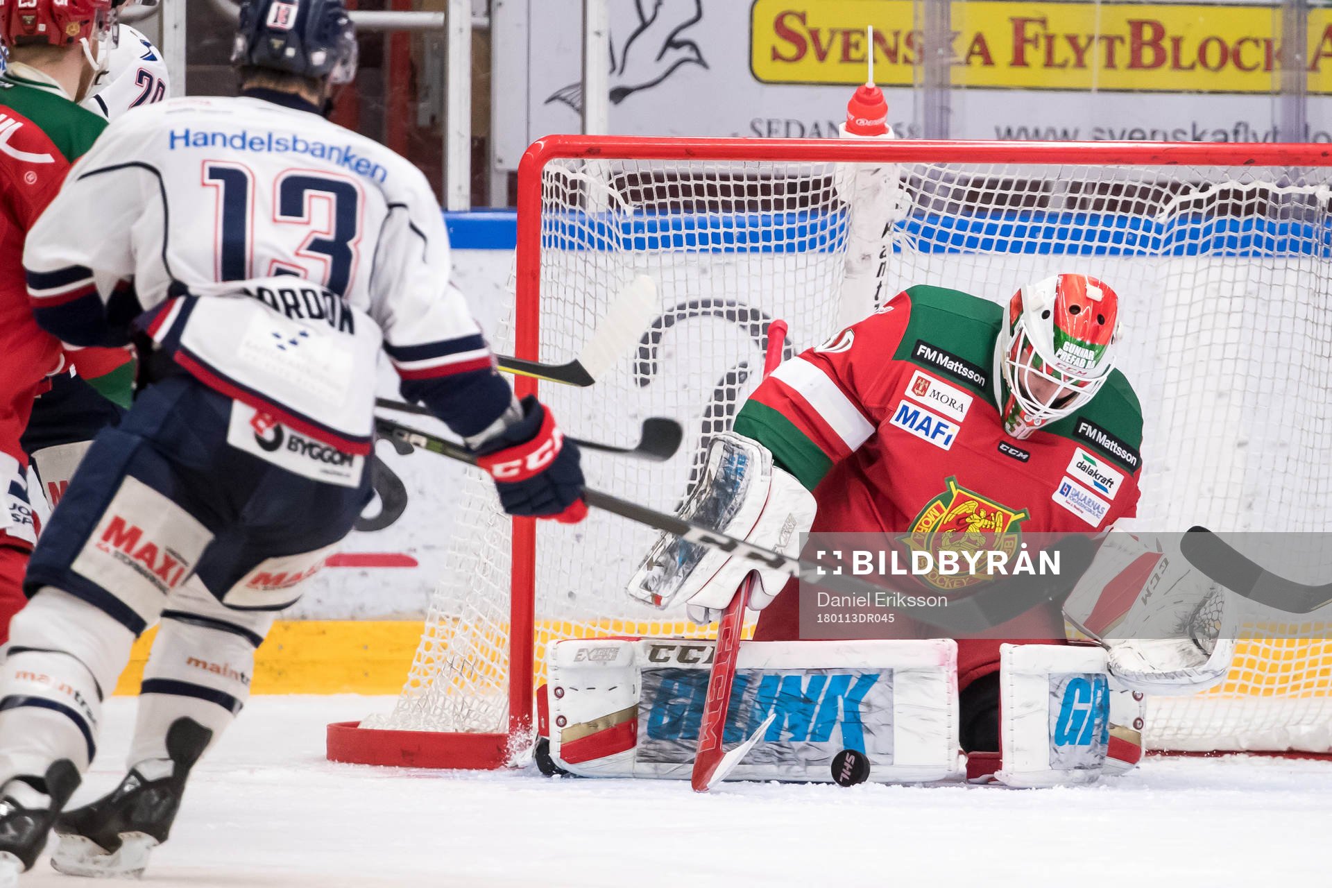 Moras målvakt Mattias Pettersson  i ishockeymatchen i SHL
