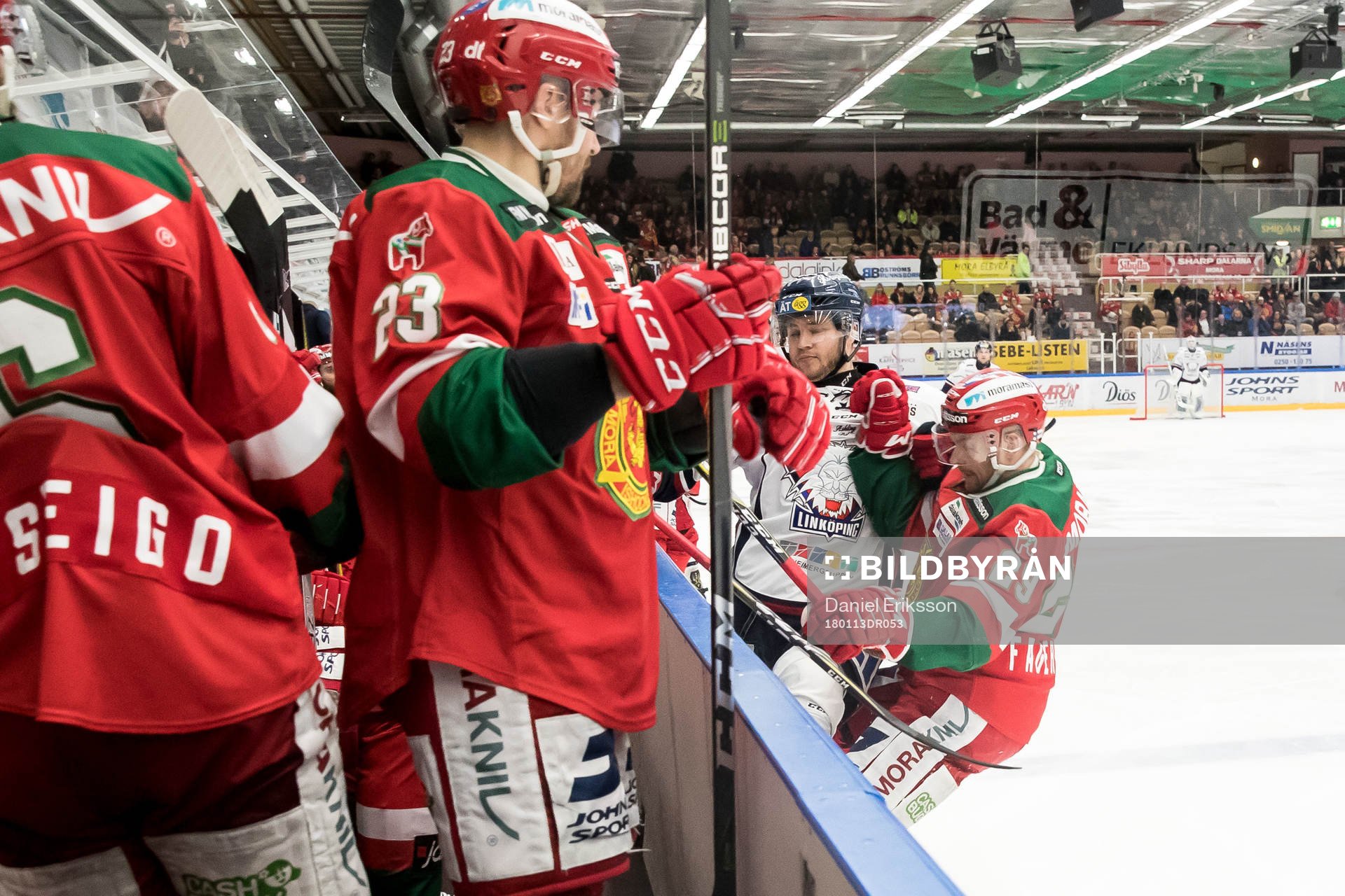Moras Tomas Skogs och Marcus Fagerudd  i ishockeymatchen i