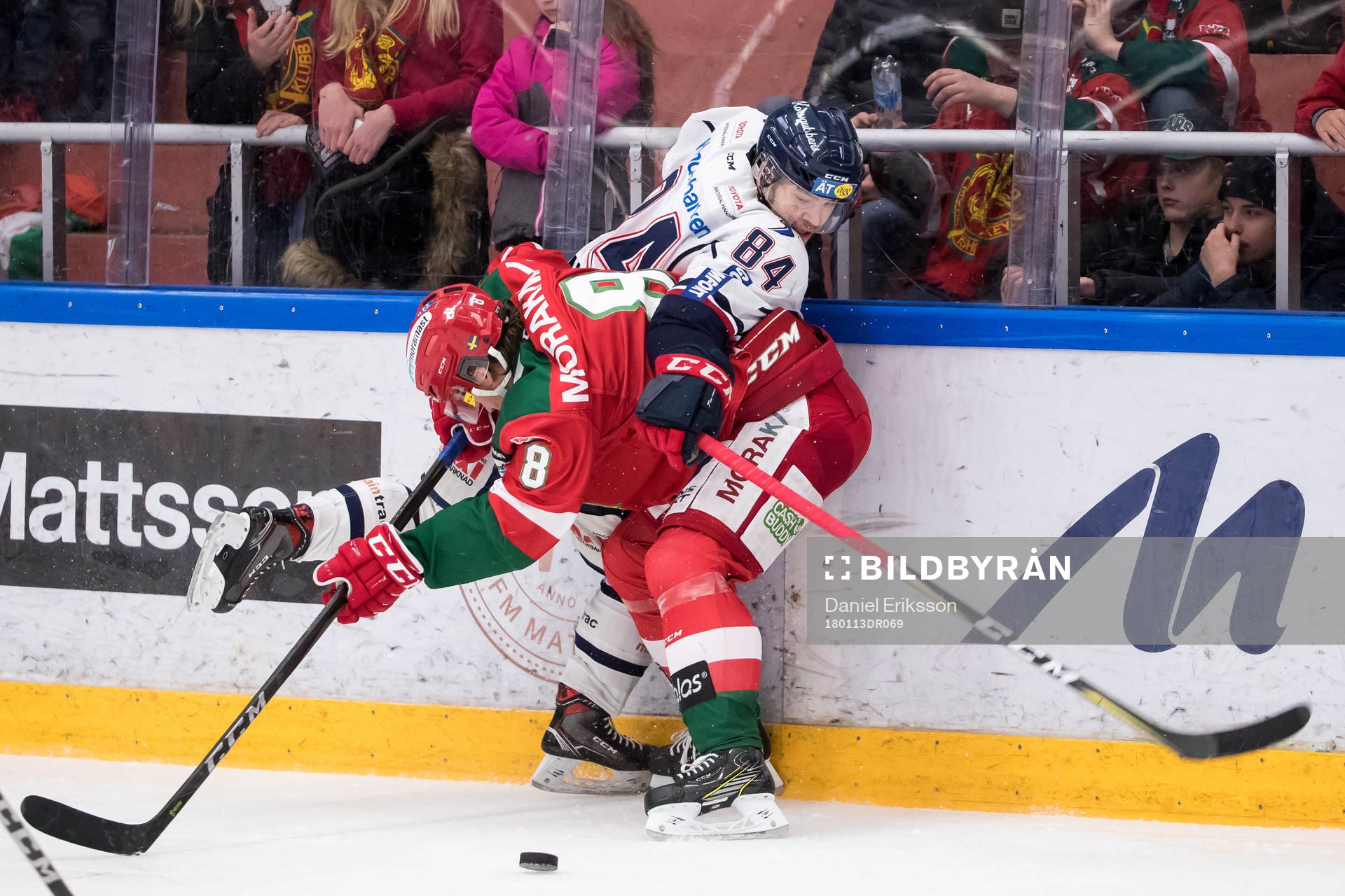 Moras Robin Johansson och Linköpings Jimmy Andersson  i