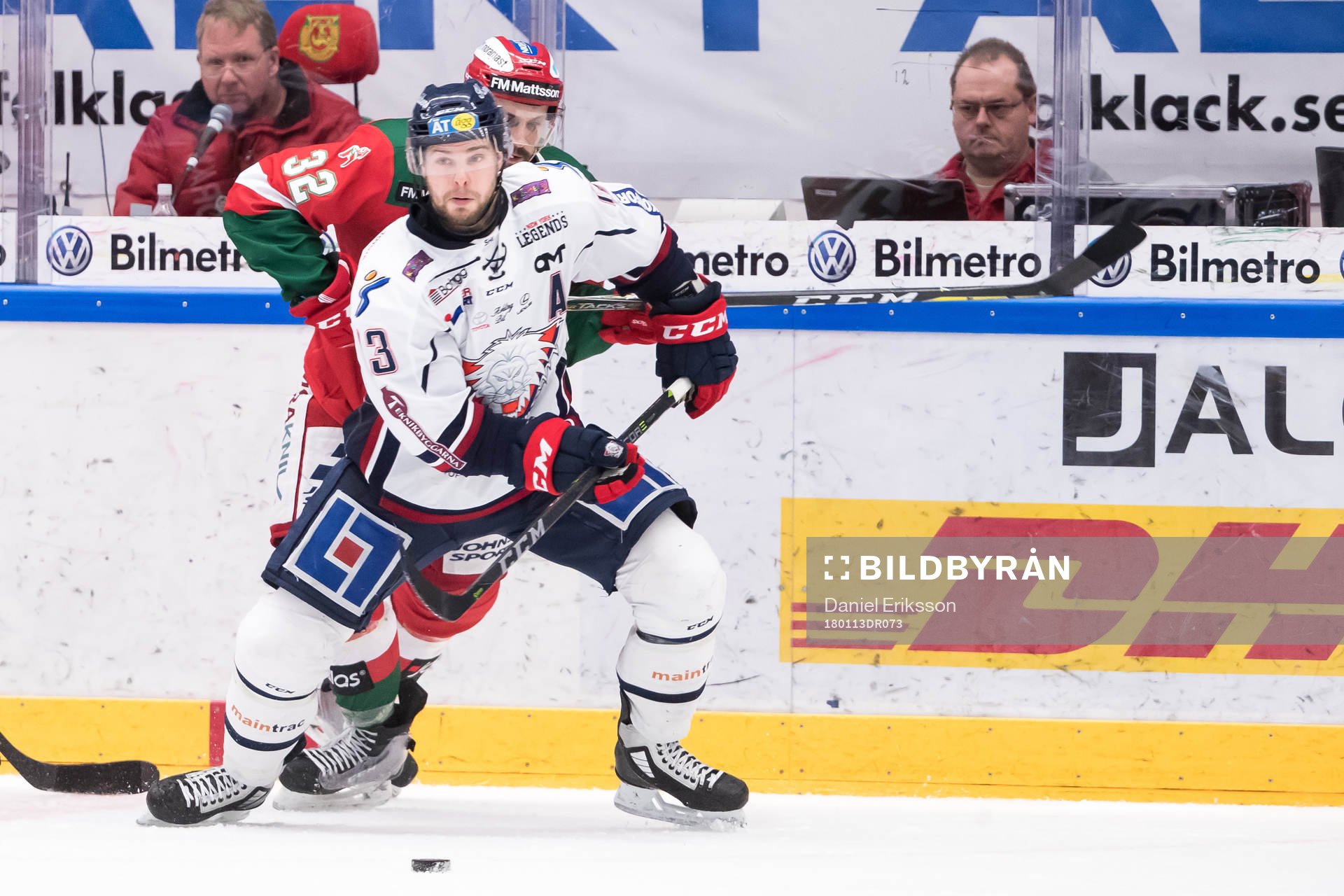 Linköpings Andrew Gordon Moras Daniel Grillfors  i