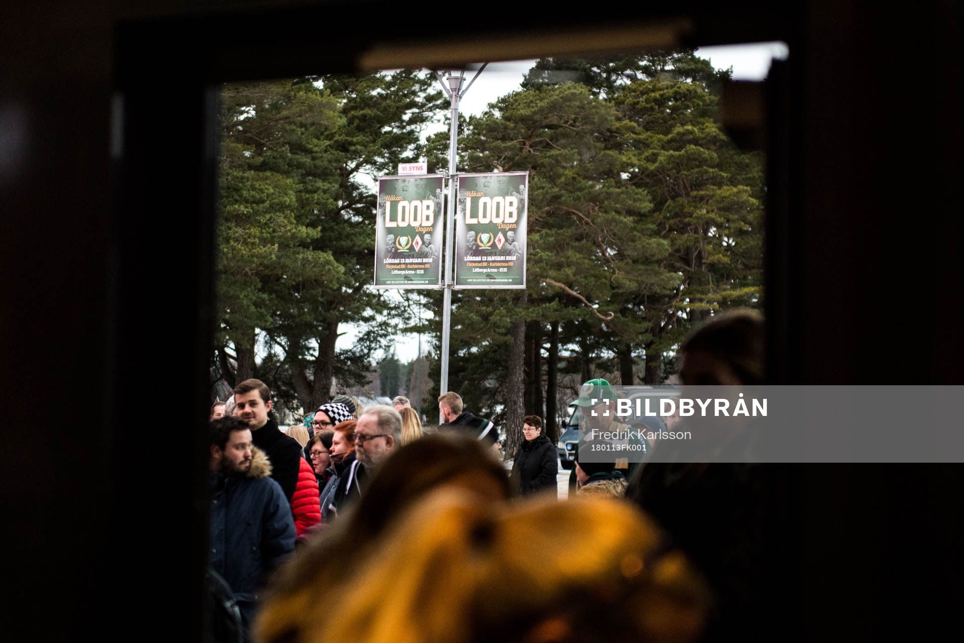 Skylt vid ingången till Löfbergs Arena som berättar att