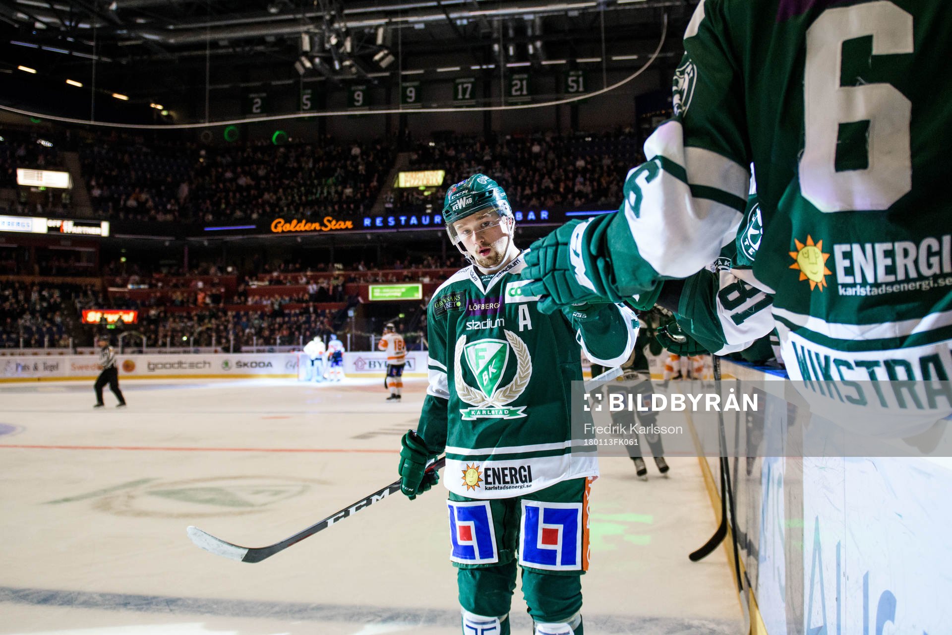 Färjestads Rasmus Asplund jublar
