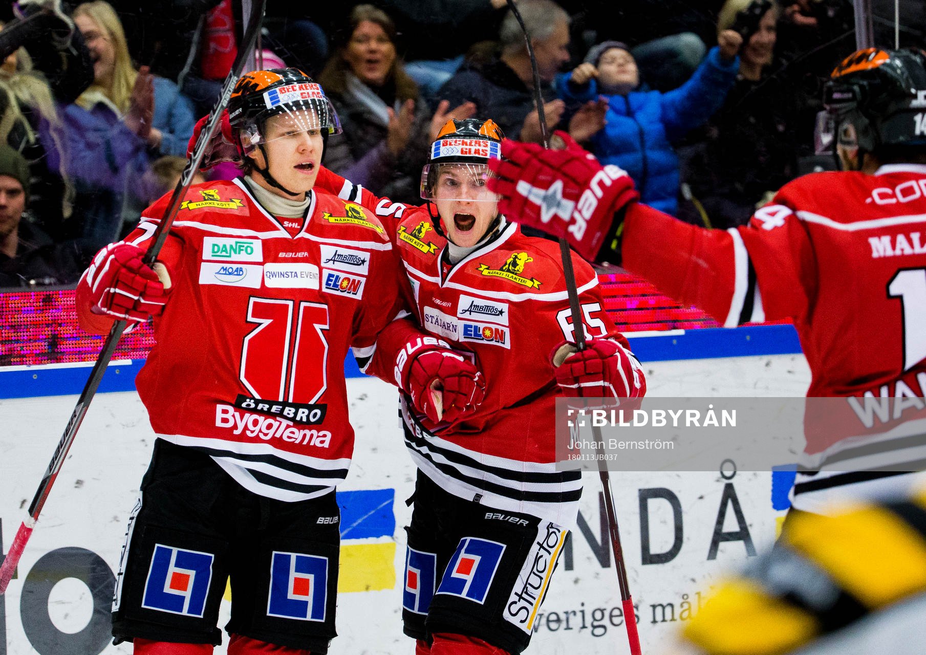 Örebros Daniel Viksten gör 3-0 och jublar med Sakari