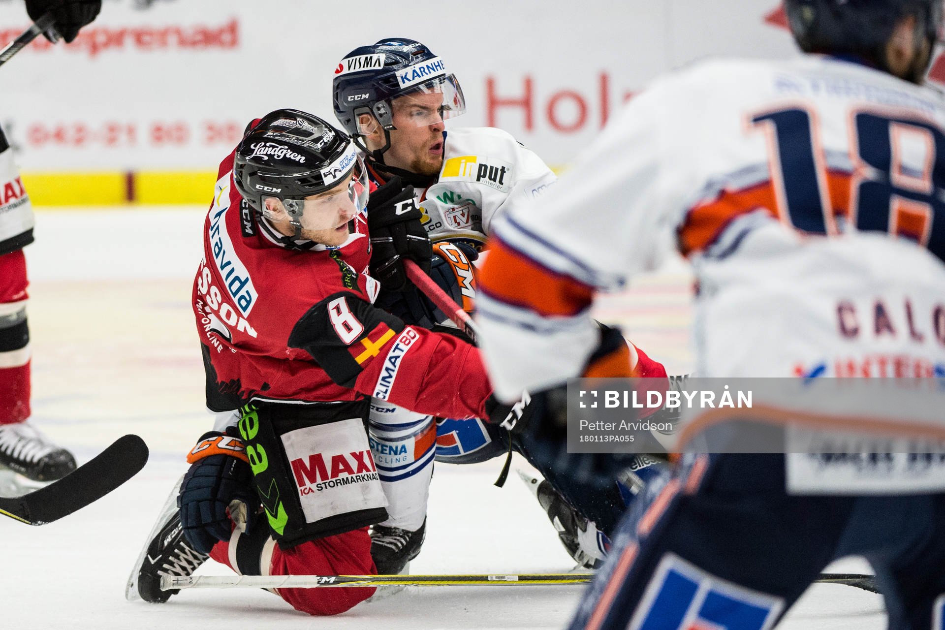 Malmö Redhawks Johan Olofsson och Växjös Oliver Bohm