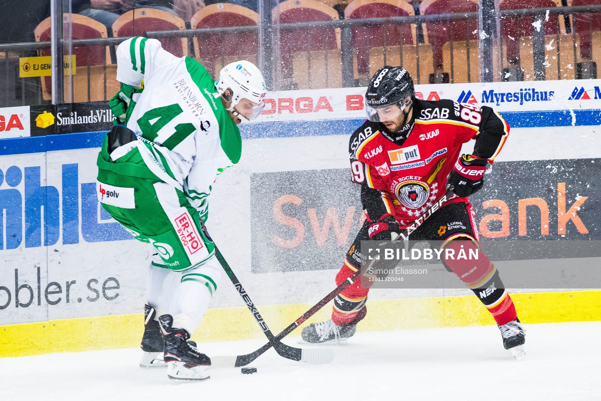 Luleås Ryan Johnston och Rögles Daniel Widing