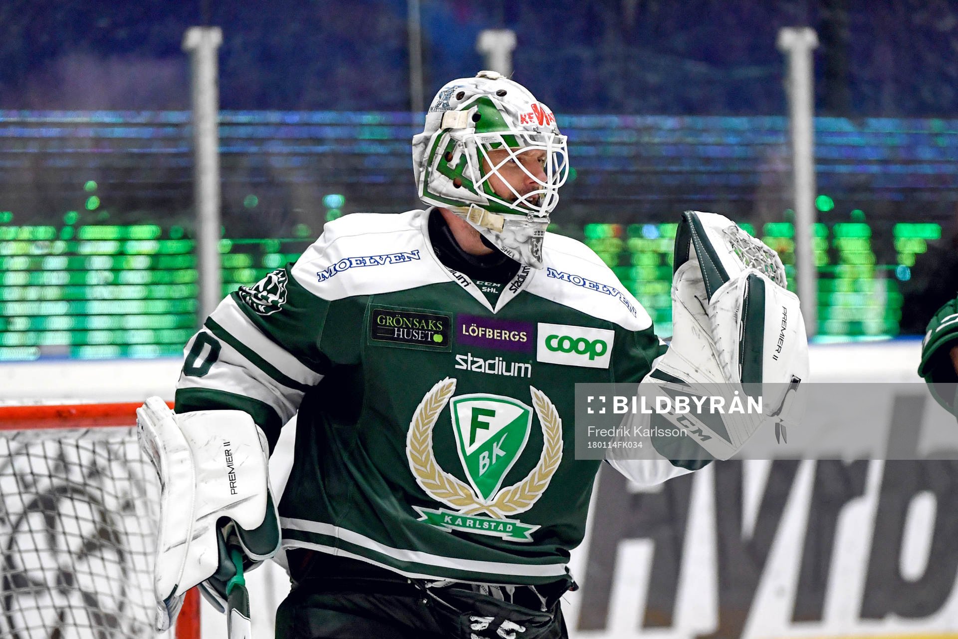 Färjestads målvakt Lars Haugen jublar