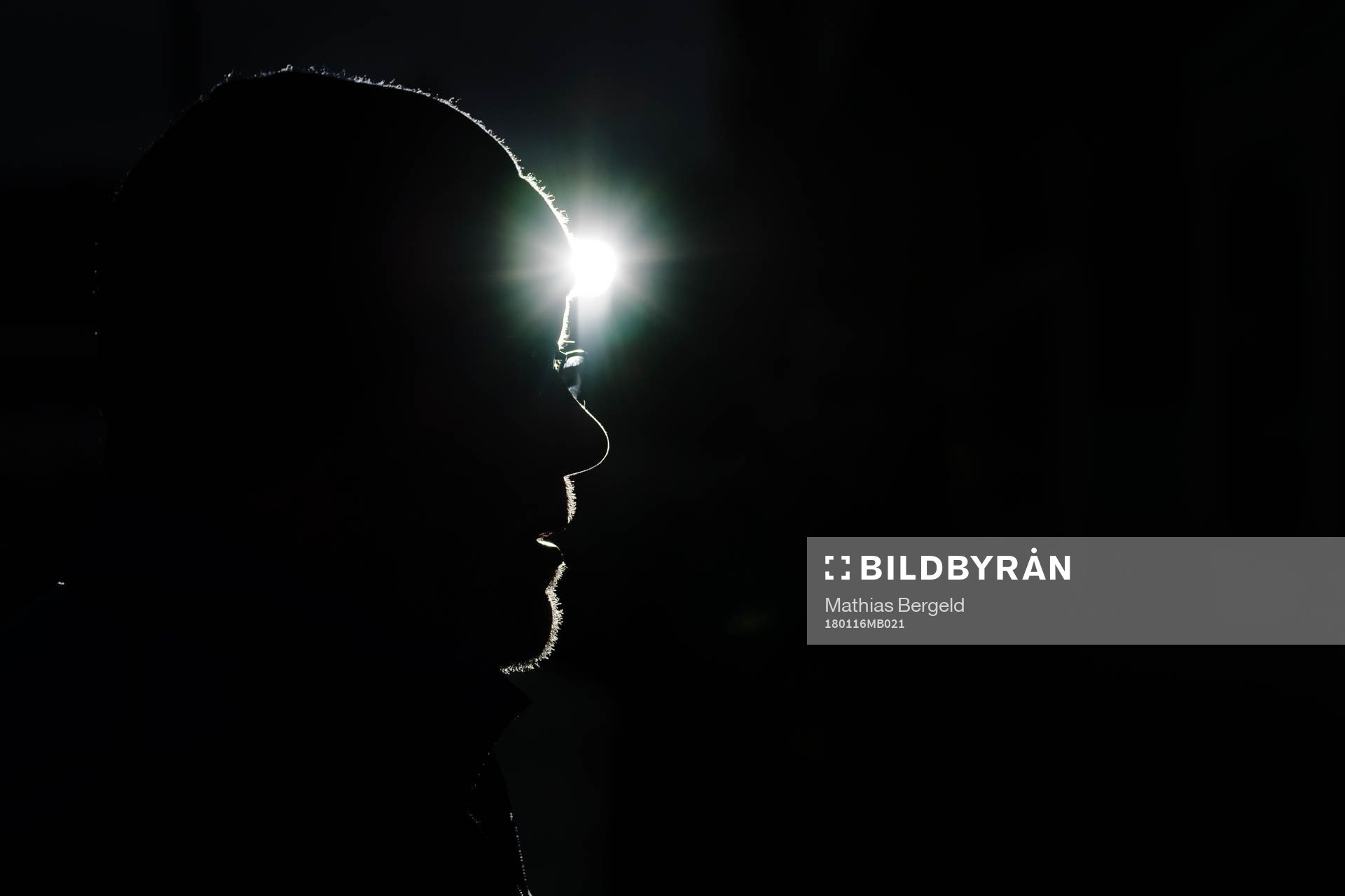 Siluett av förbundskaptenen för Sveriges damlandslag i