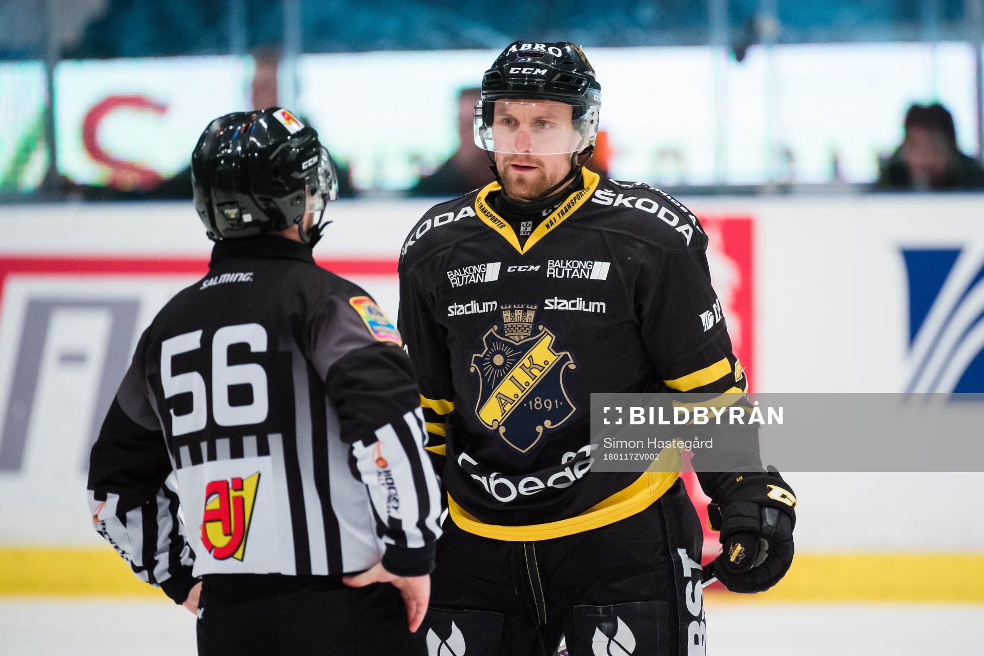 s Jens Jakobs i samtal med domaren