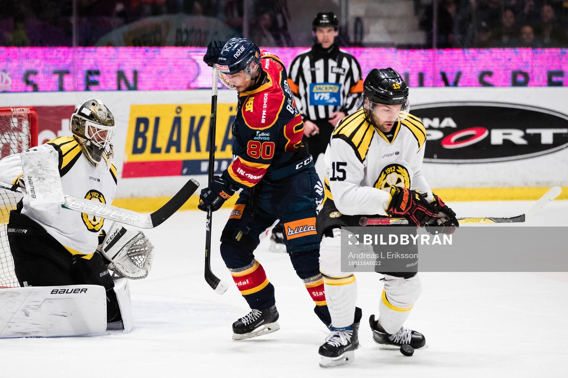 Djurgårdens Gustav Possler och Brynäs Simon Bertilsson i