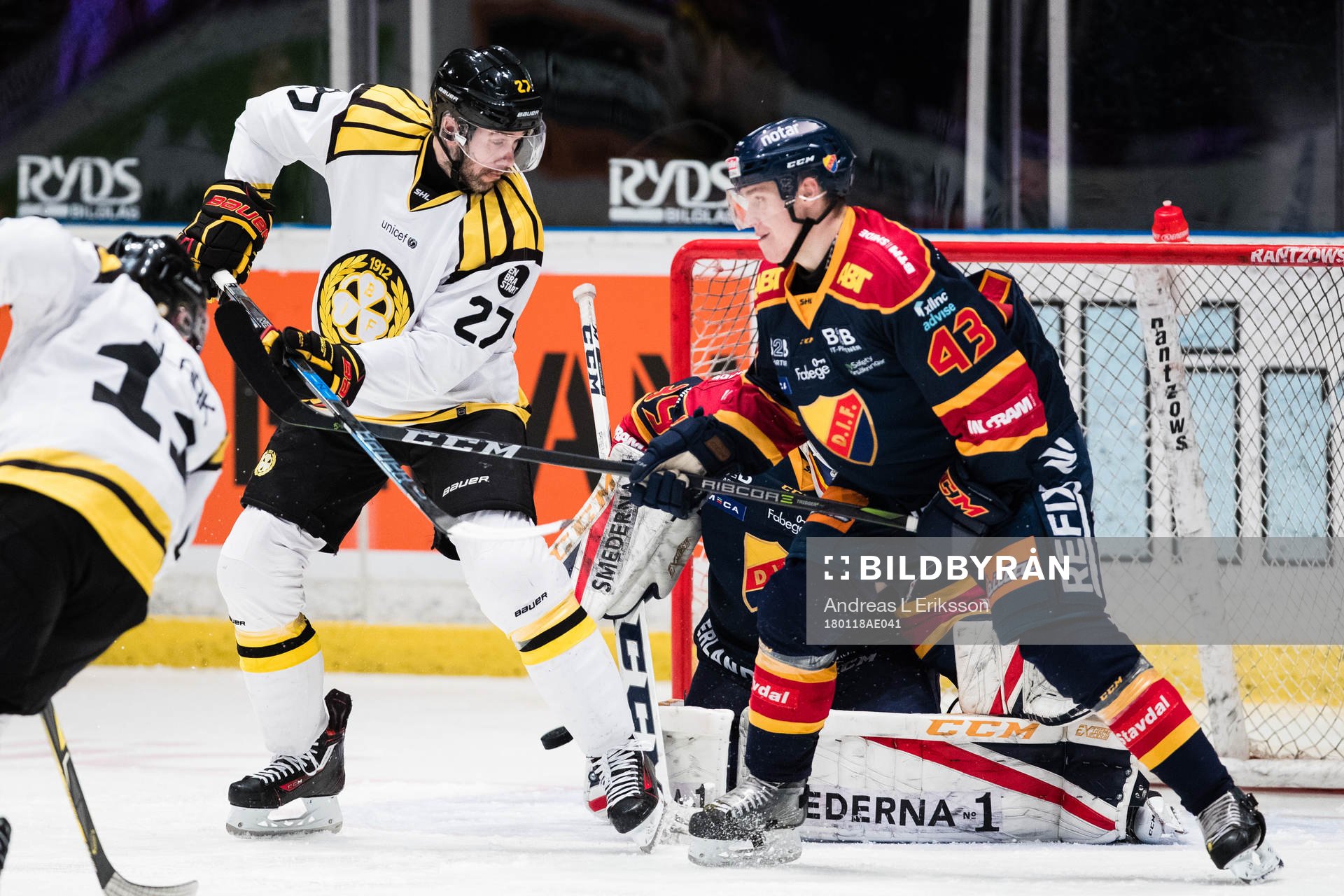 Brynäs Drew Miller oroar framför Djurgårdens mål