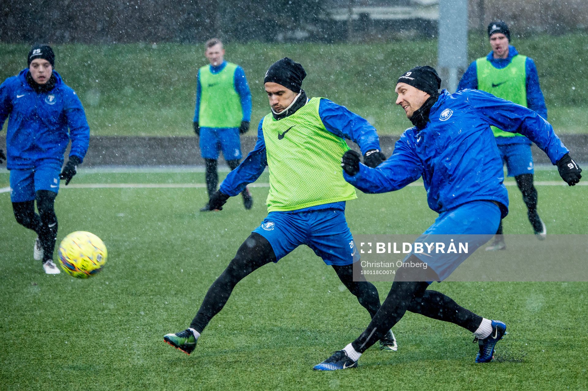 Furkan Motori och Marcus Pode i snöfallet