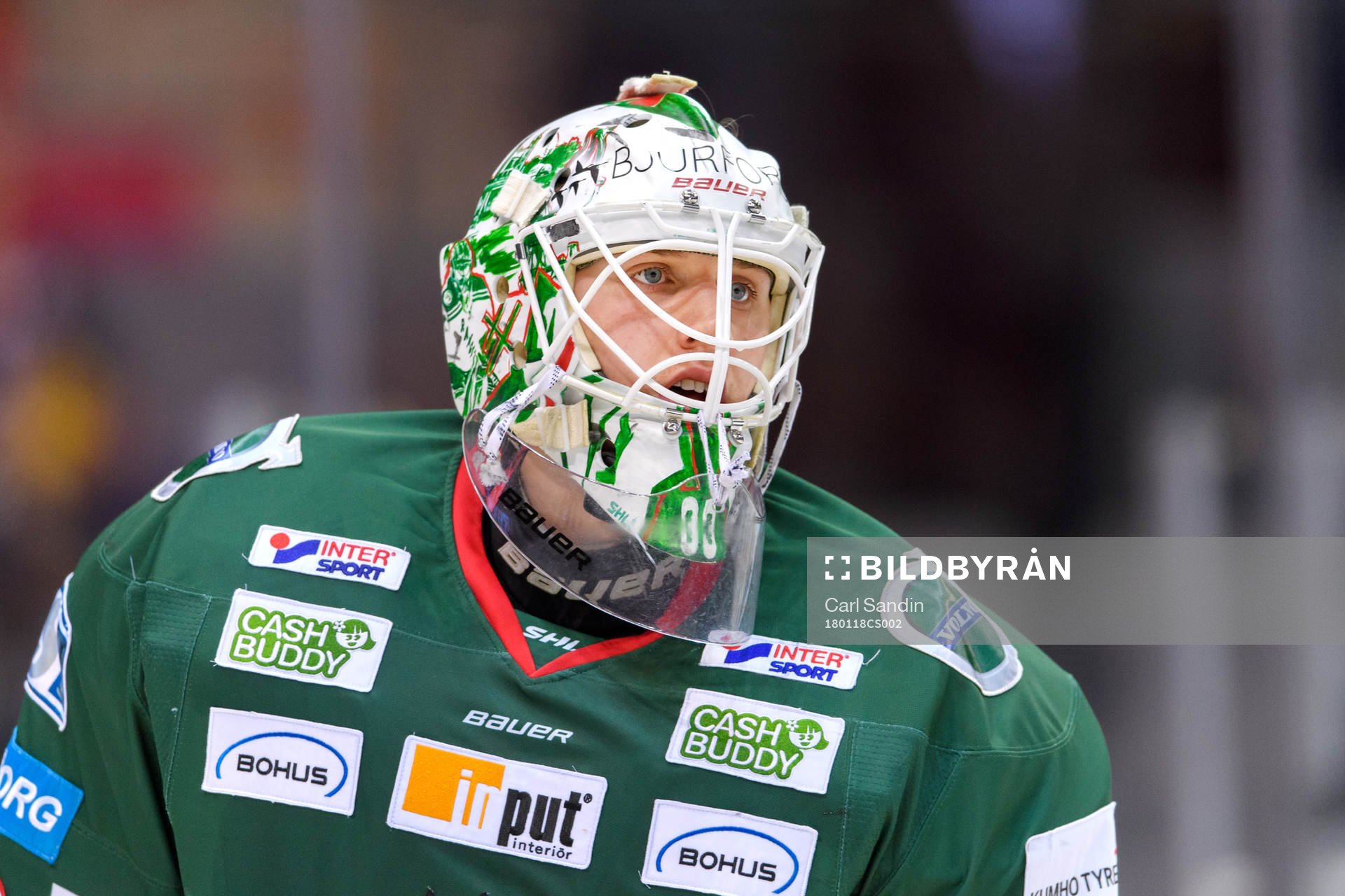 Frölundas målvakt Johan Mattsson innan ishockeymatchen i