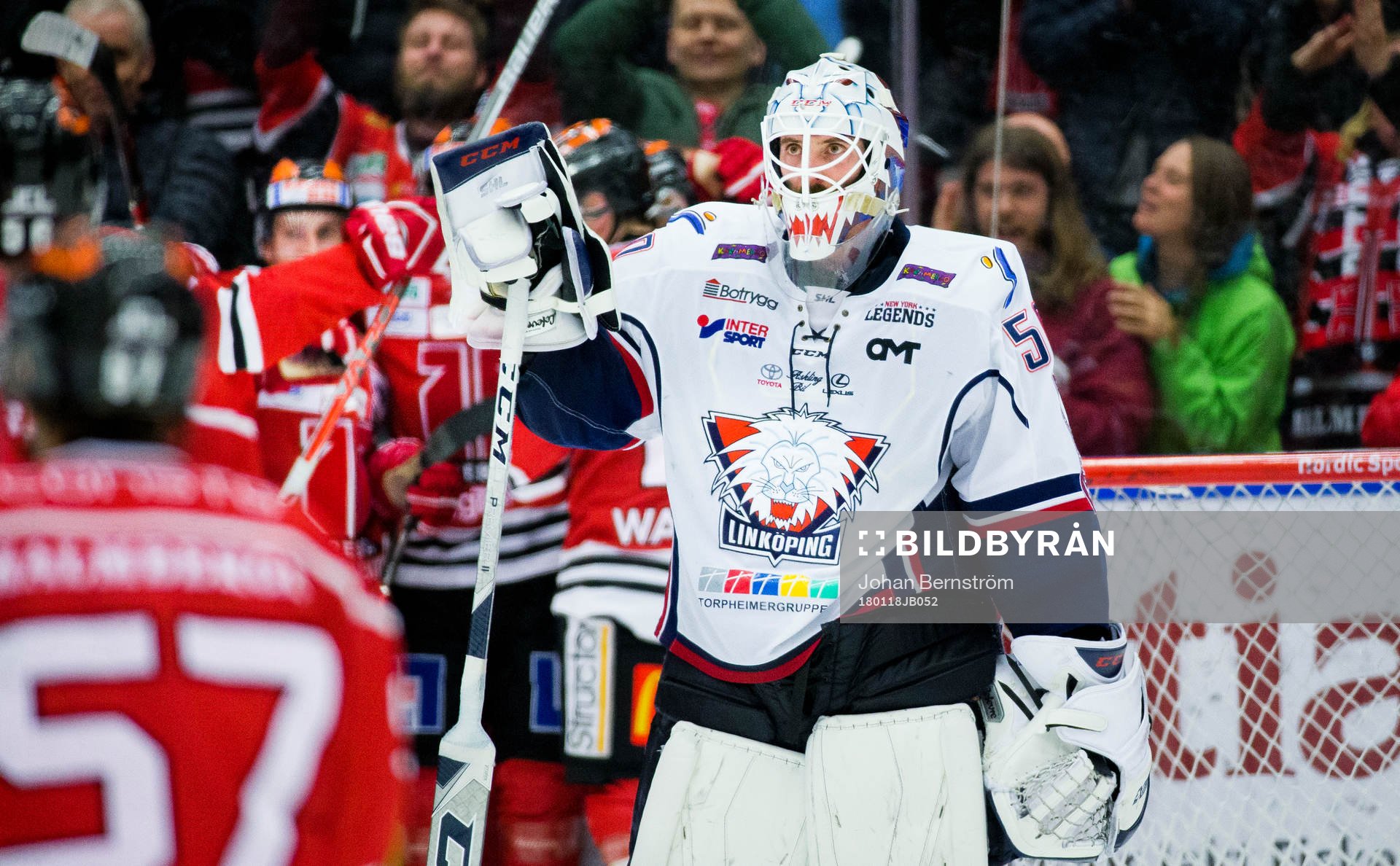 Linköpings målvakt Jonas Gustavsson deppar vid 4-3 målet