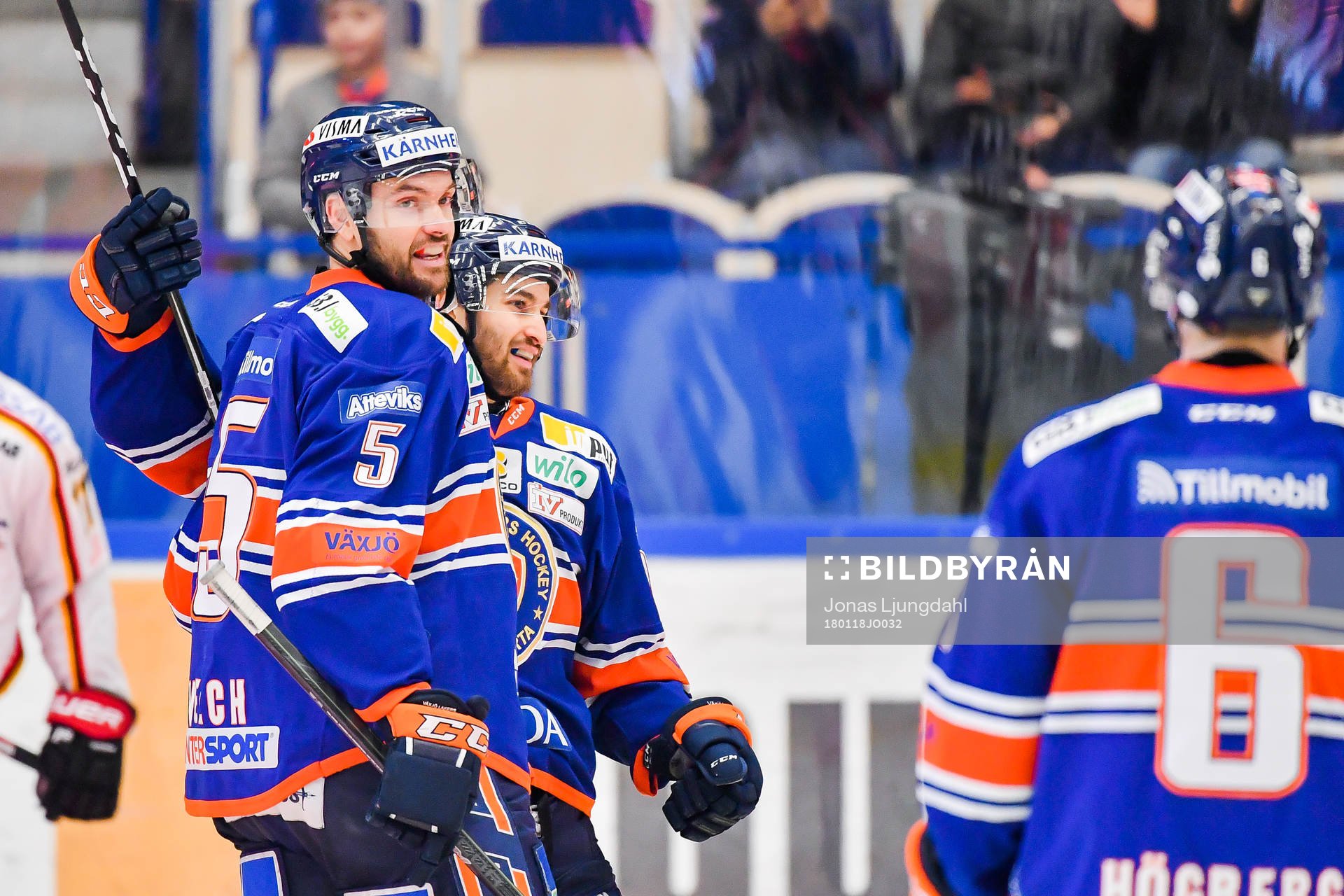 Växjös Noah Welch och Andrew Calof jublar