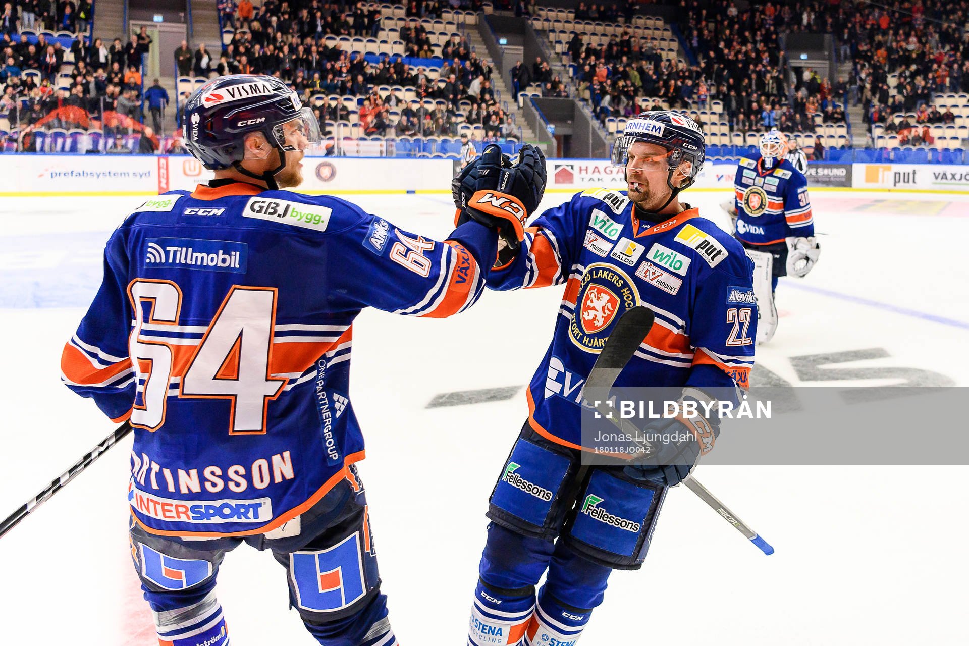 Växjös Eric Martinsson och Janne Pesonen jublar