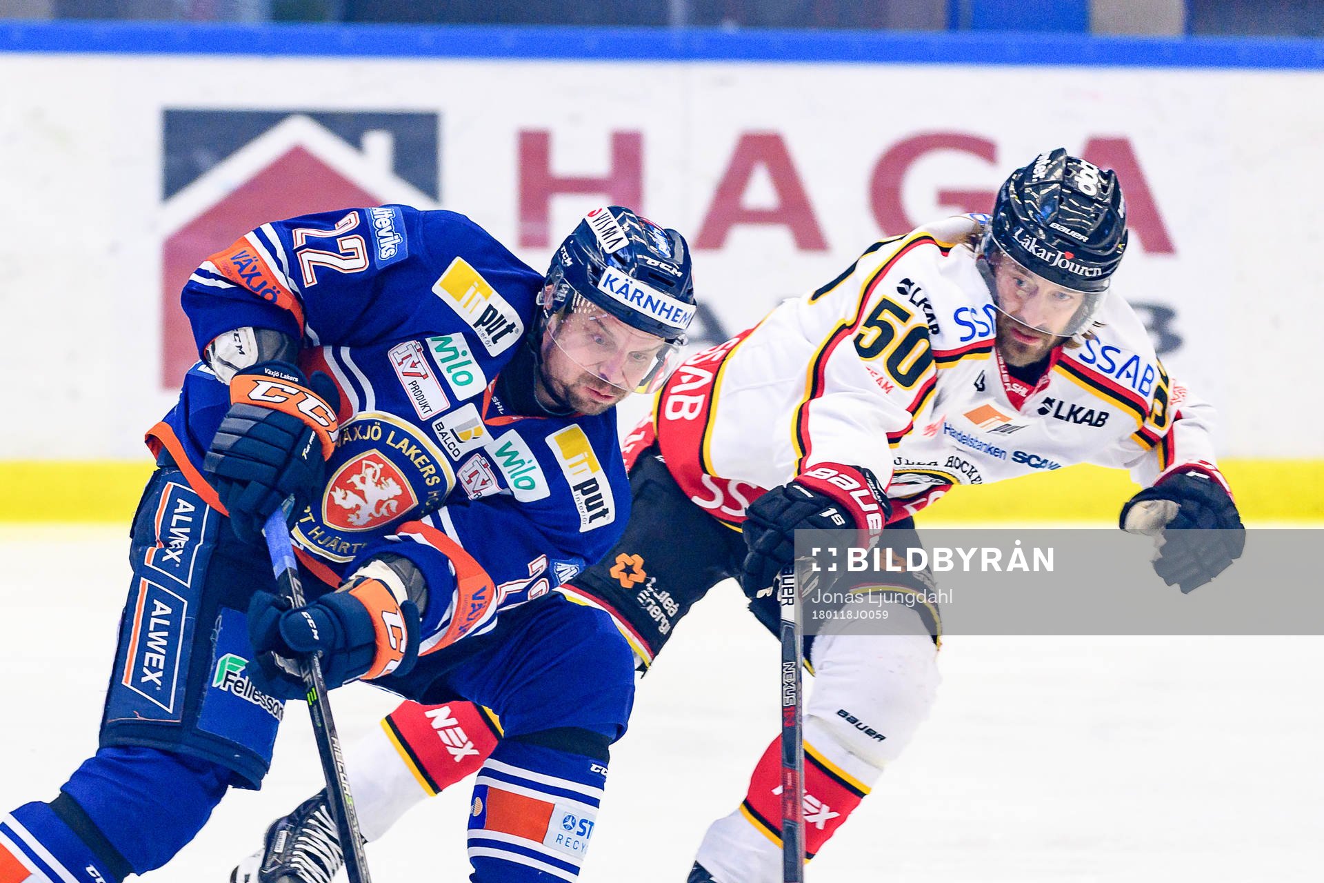 Växjös Janne Pesonen jagas av Luleås Daniel Sondell