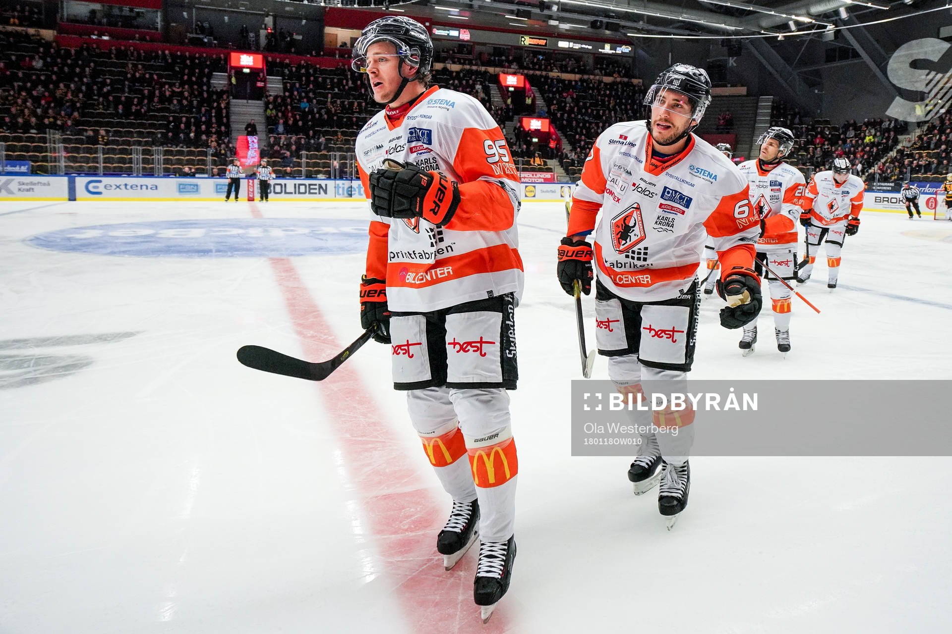 Karlskronas Carl Persson och Konstantin Komarek jublar