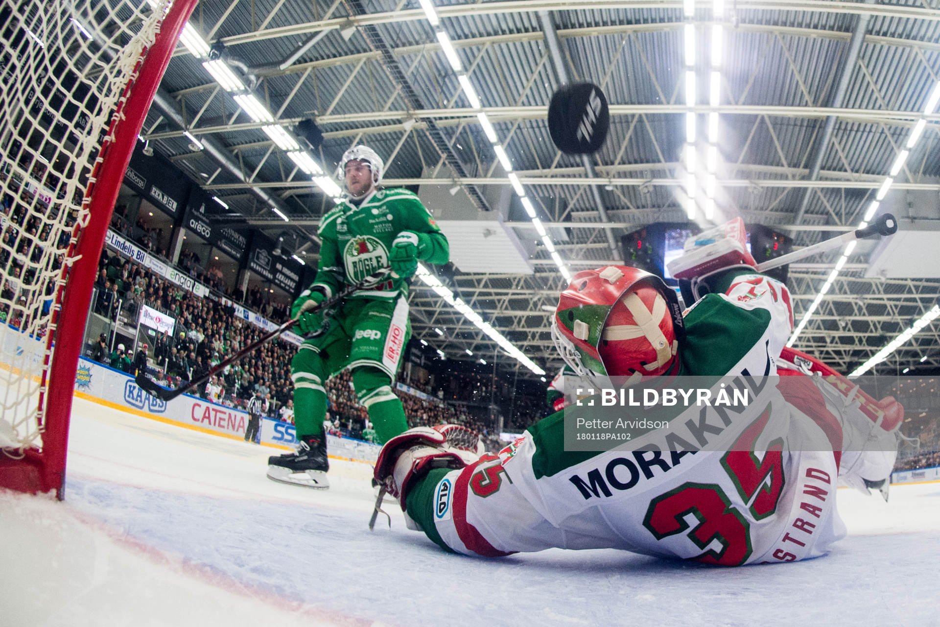 Rögles Linus Sandin gör 3-0 bakom Moras målvakt