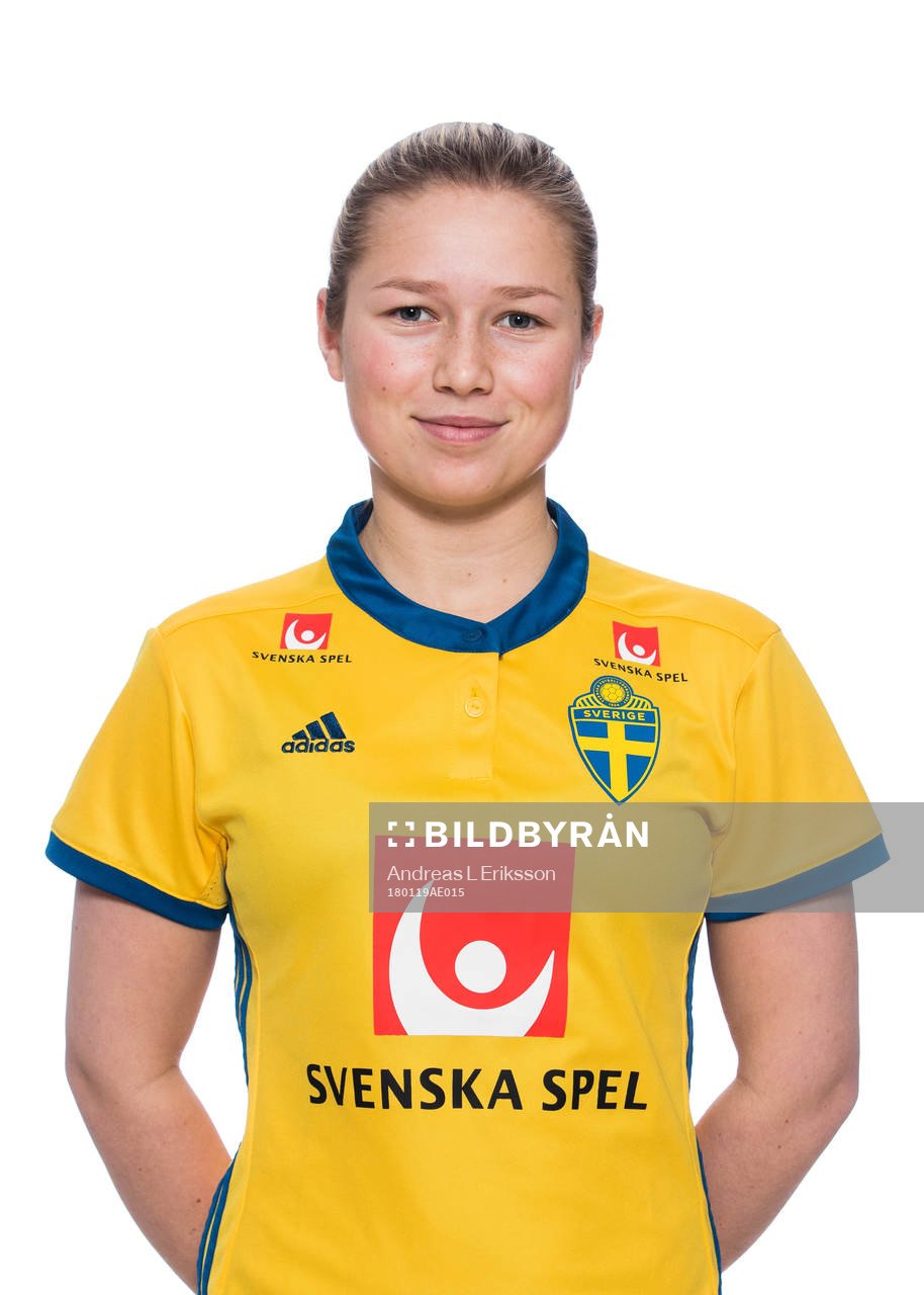Elina Lenir i F19/99-landslaget