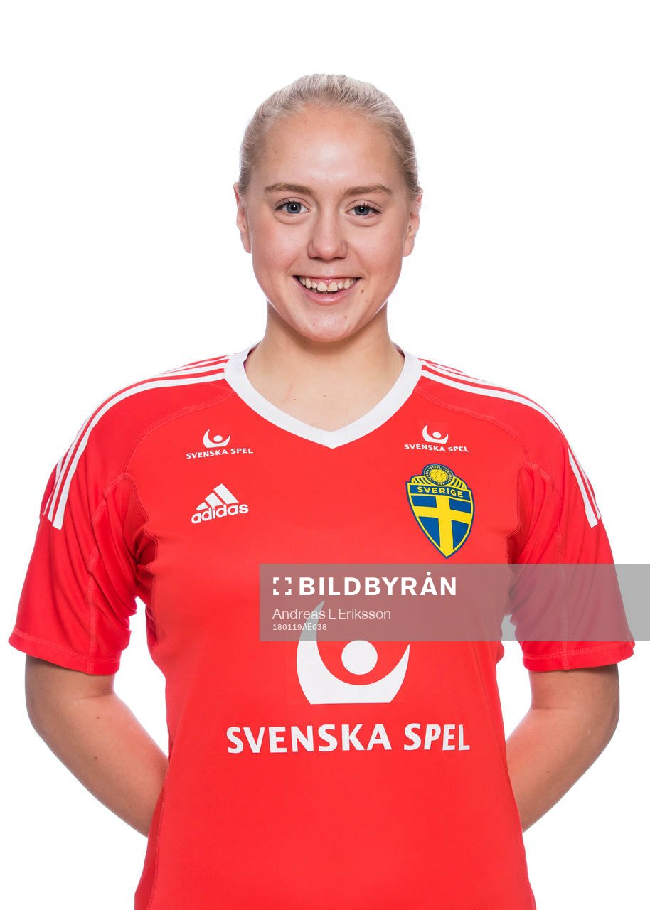Olivia Elofsson i F19/99-landslaget