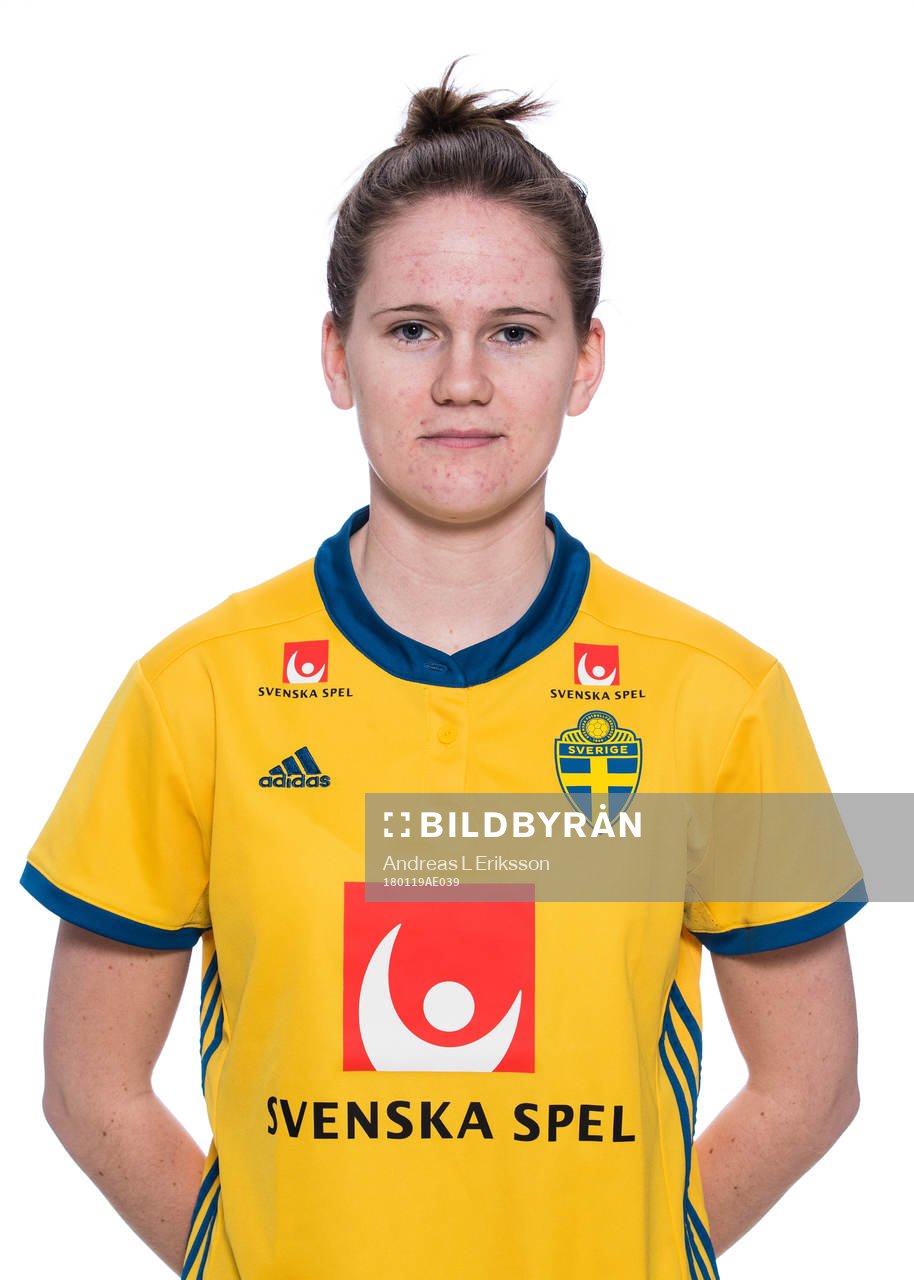 Linn Vickius i F19/99-landslaget