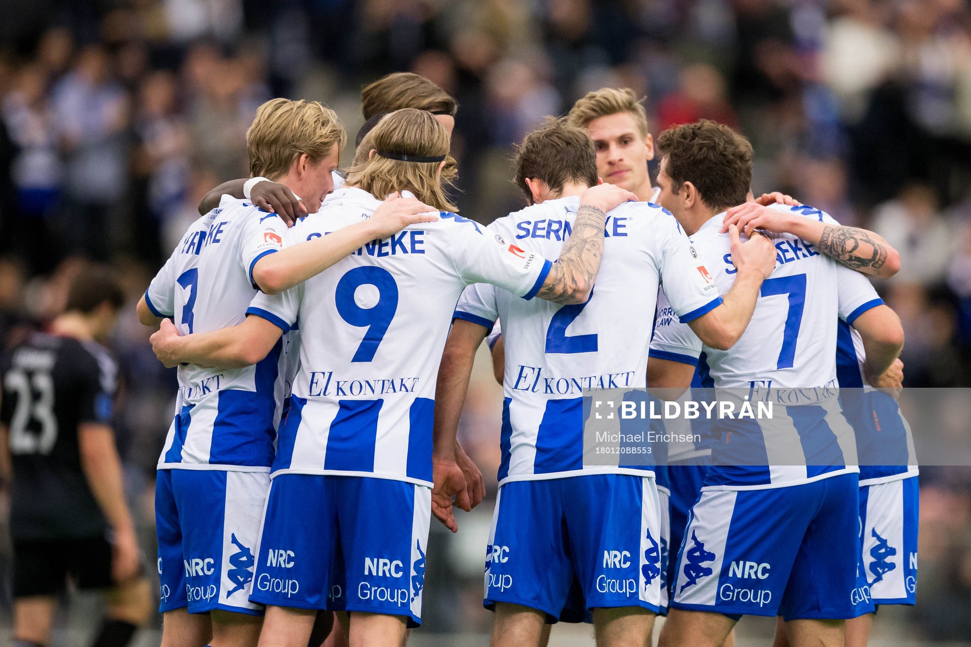 IFK Göteborgs Emil Salomonsson jublarmed lagkamrater