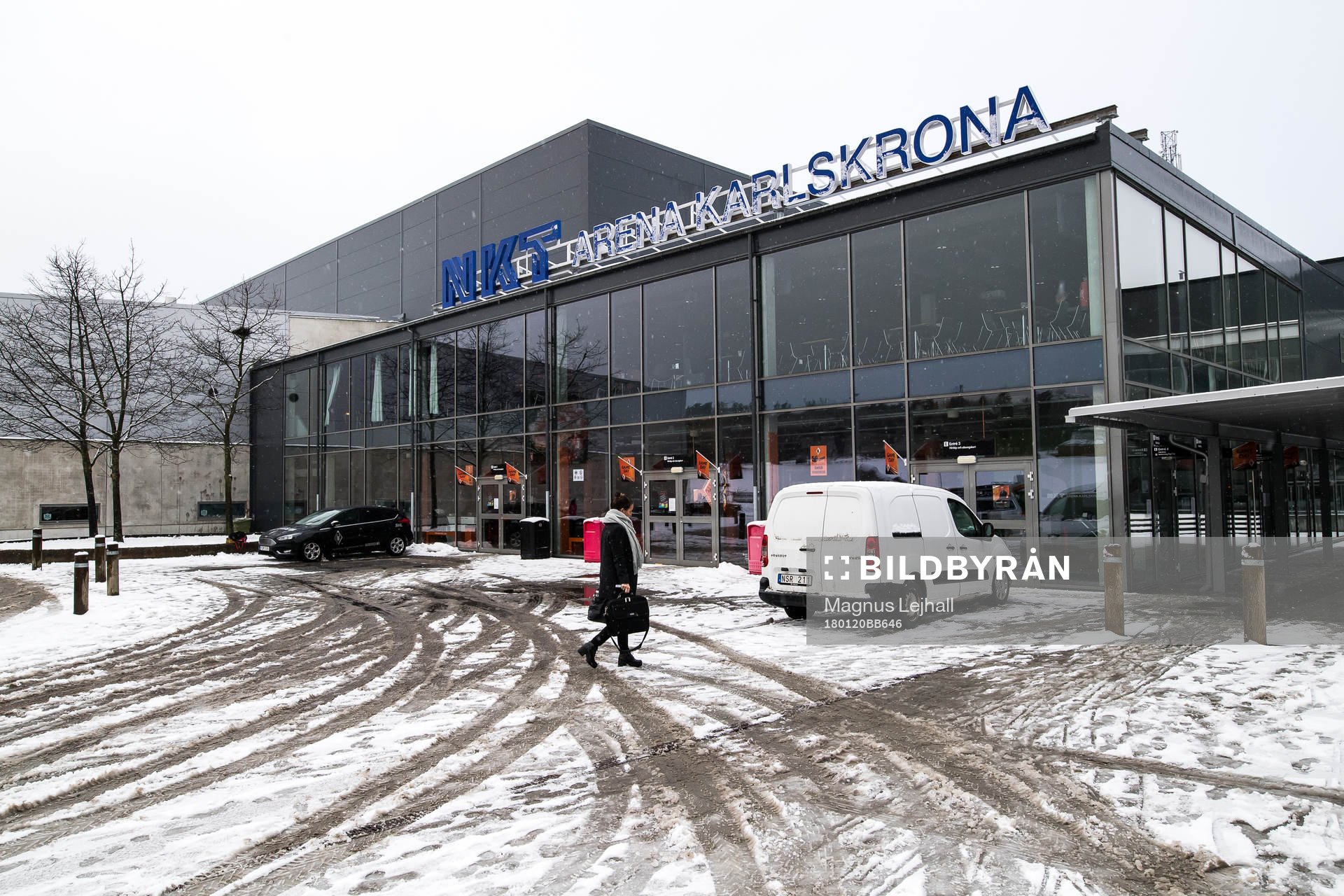 NKT arena utvändigt med snö