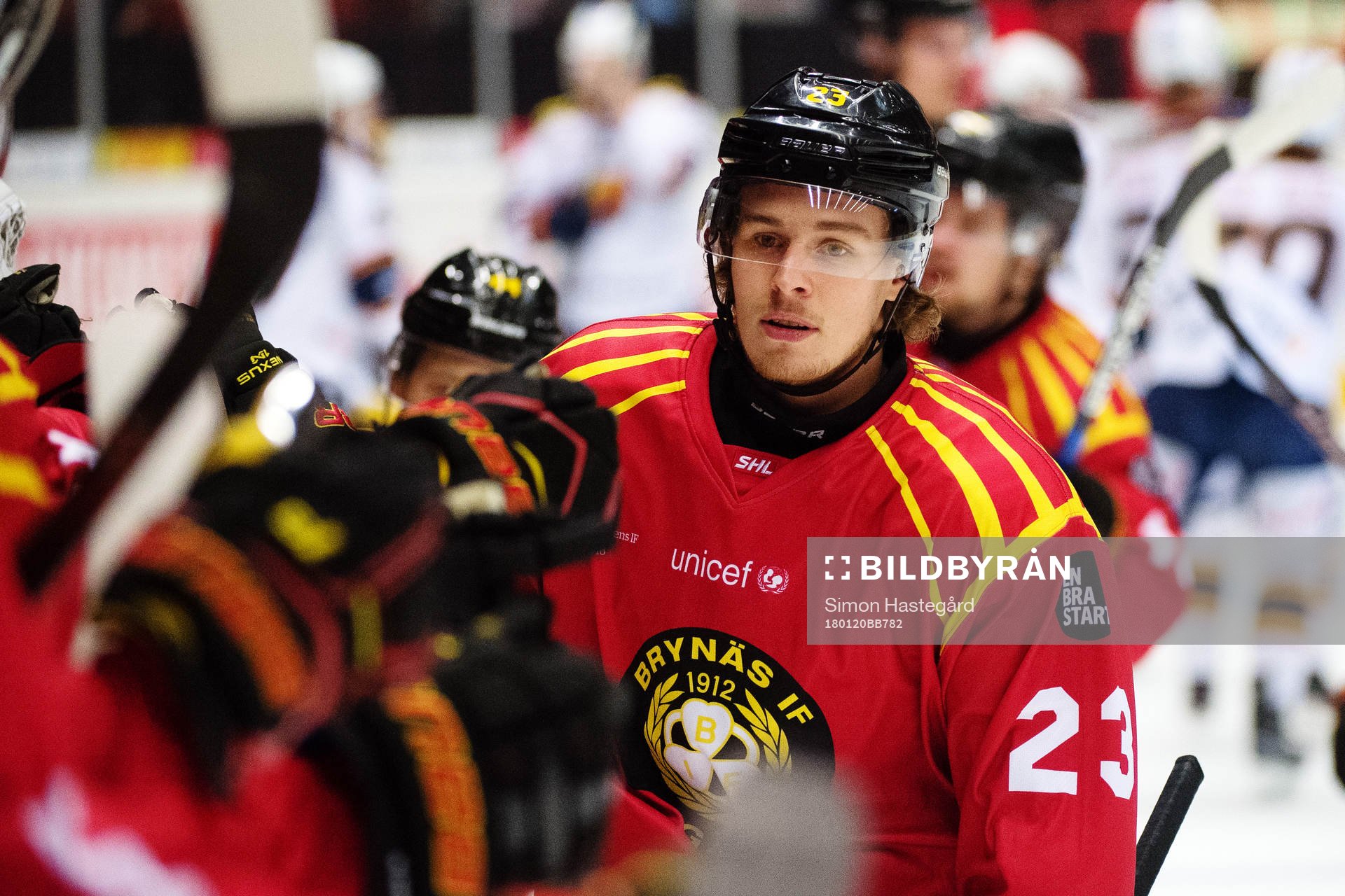 Brynäs Lucas Carlsson jublar