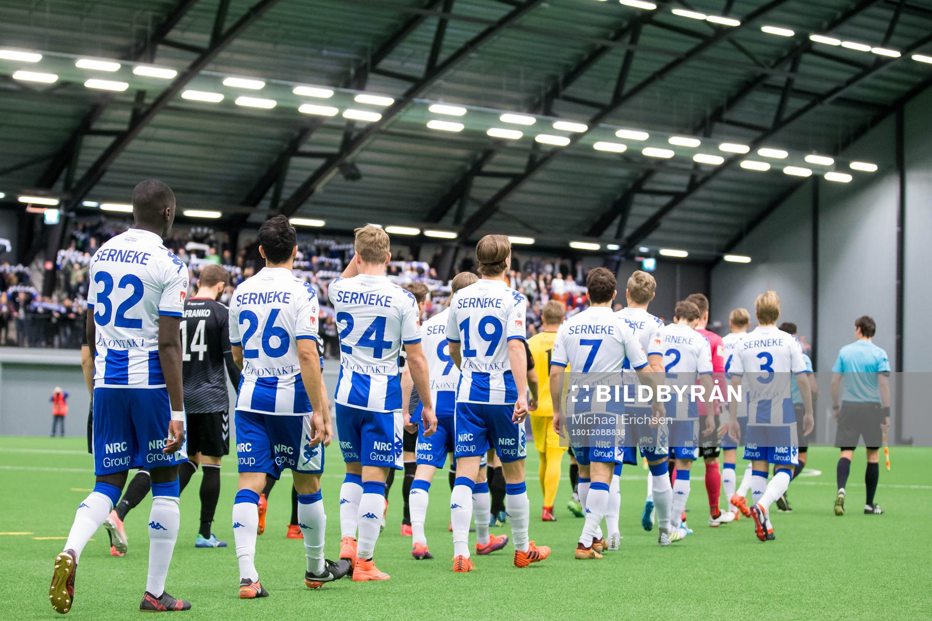 IFK Göteborg på väg in till en träningsmatch i fotboll