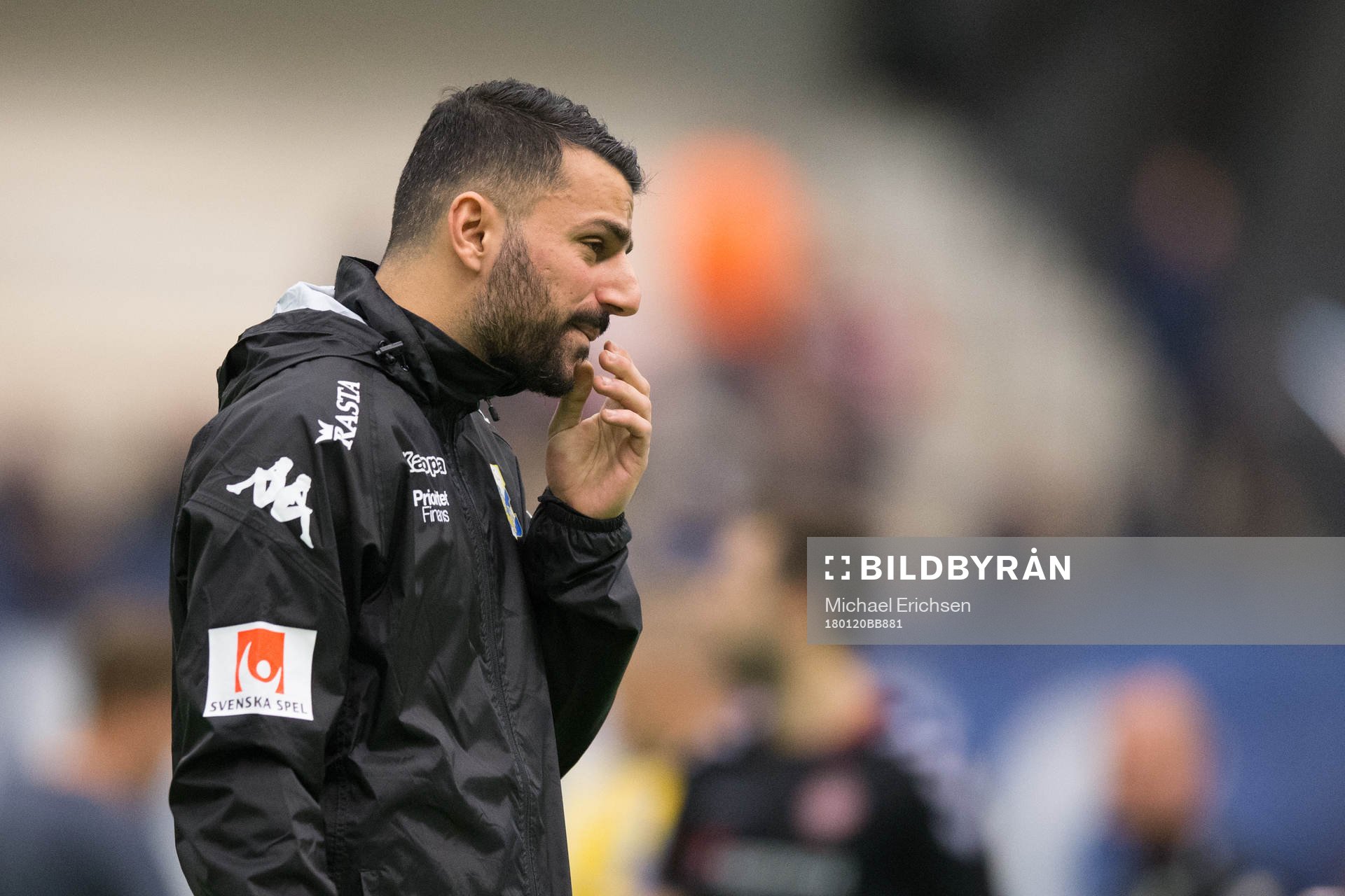 IFK Göteborgs tränare Poya Asbaghi deppar