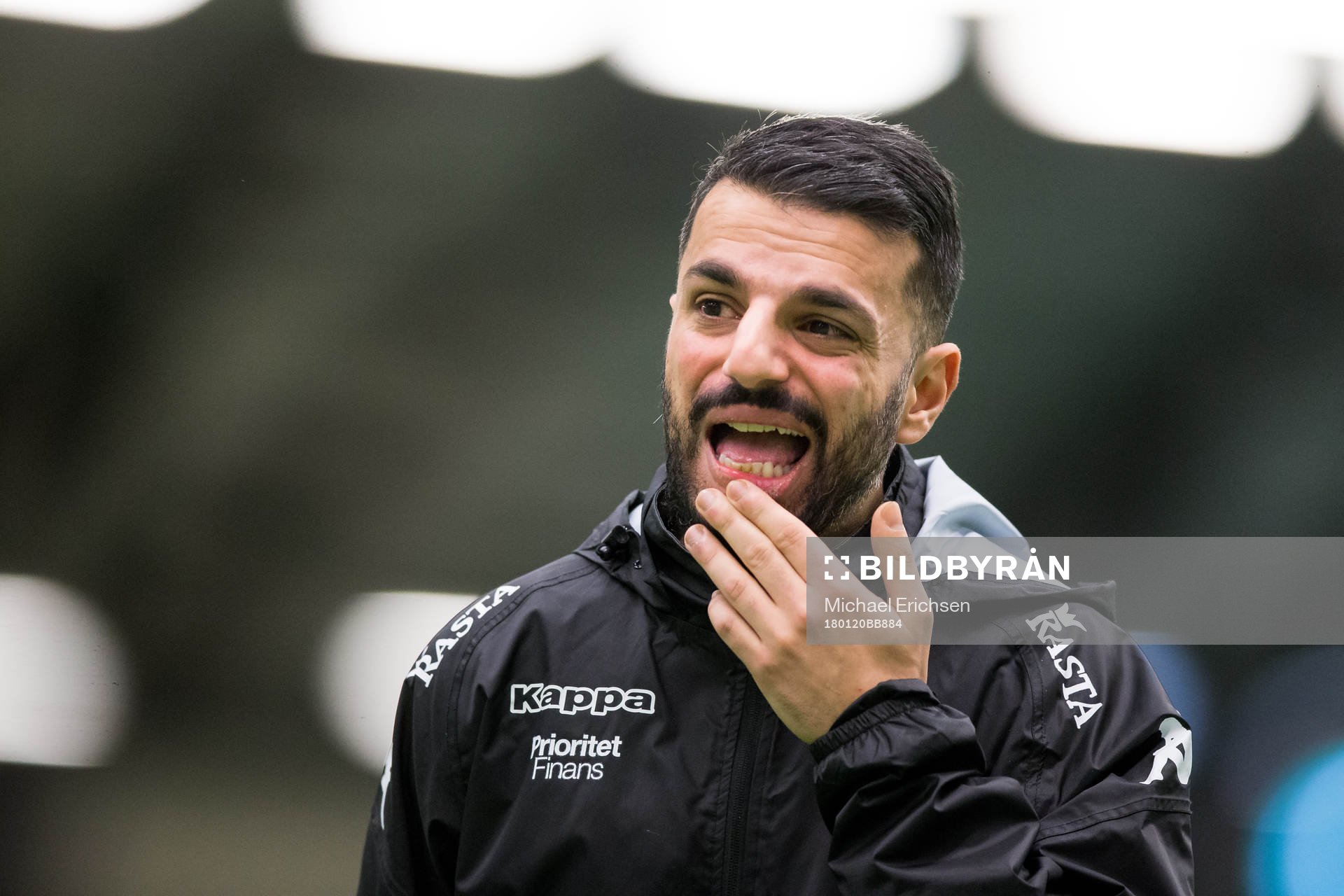 IFK Göteborgs tränare Poya Asbaghi deppar