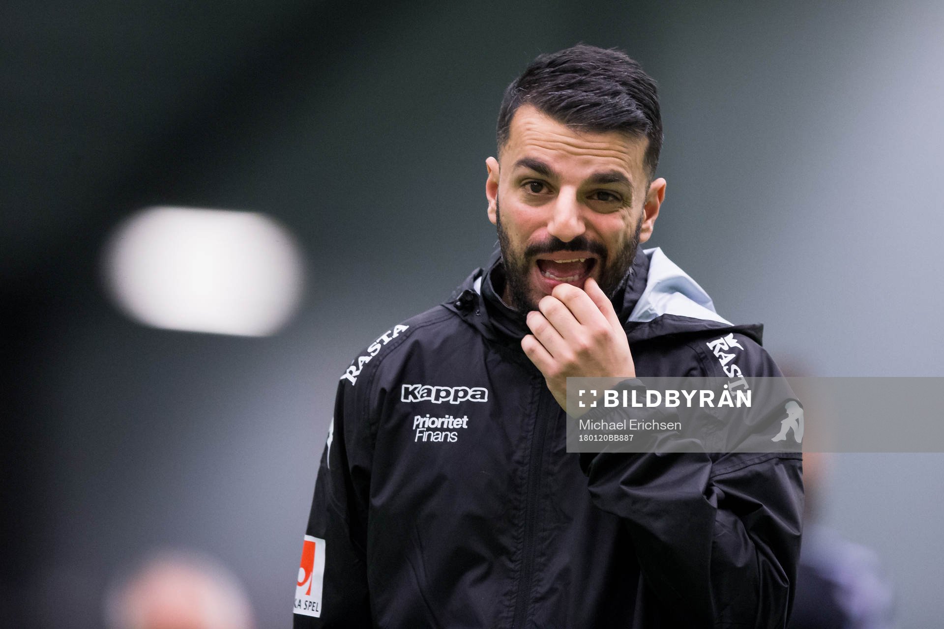 IFK Göteborgs tränare Poya Asbaghi deppar