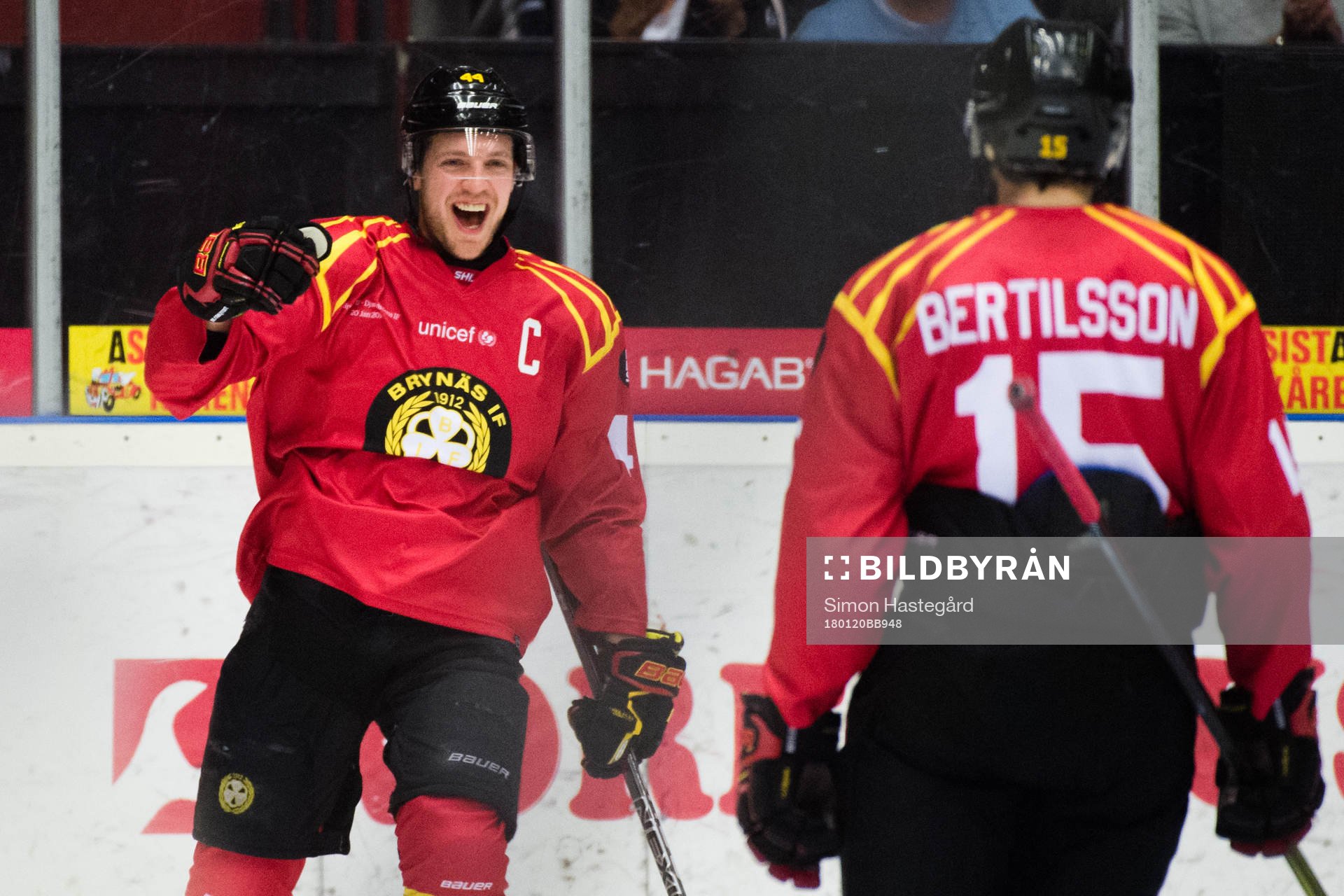 Brynäs Jacob Blomqvist jublar med Simon Bertilsson