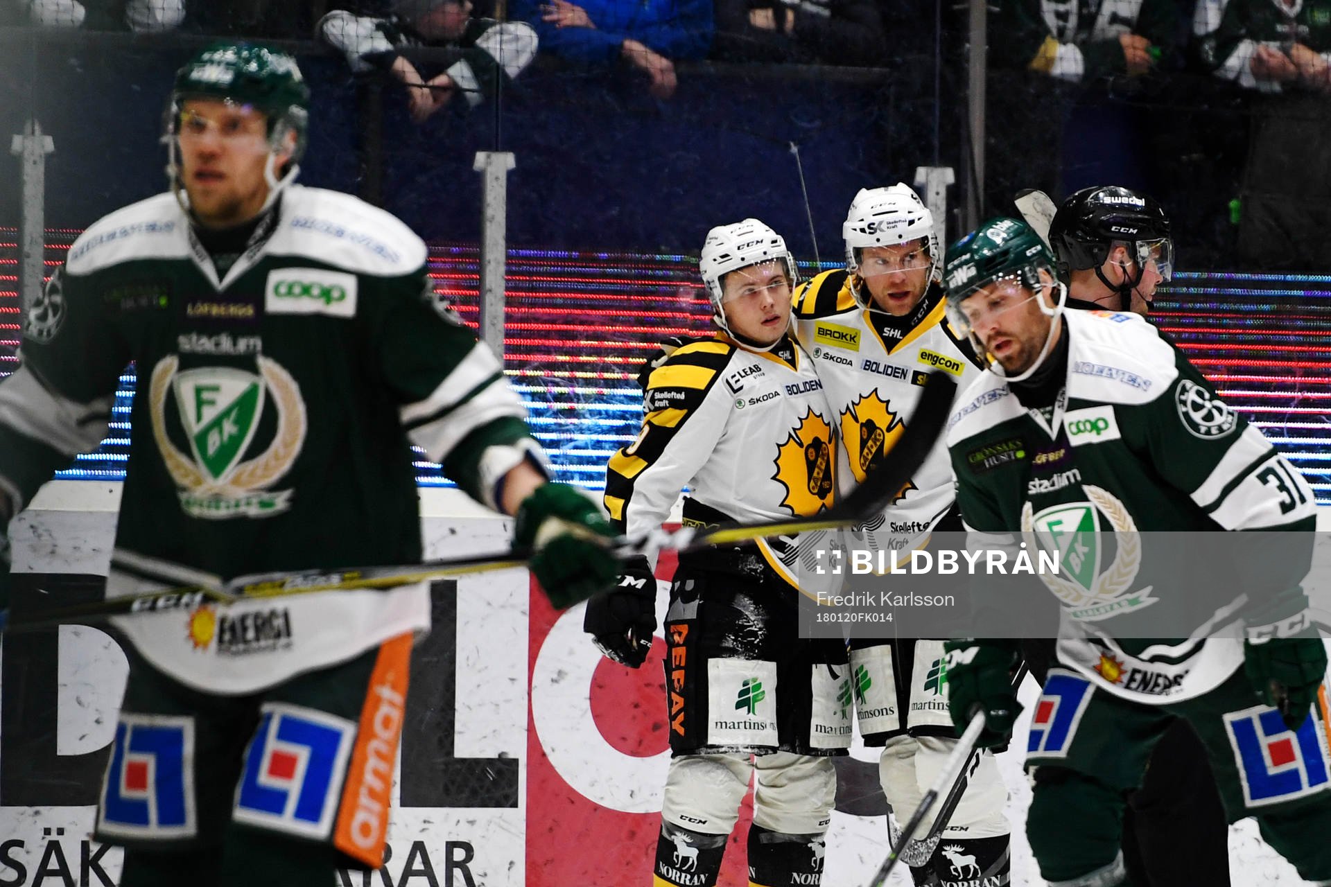 Skellefteås Tim Söderlund och Michael Kostka jublar