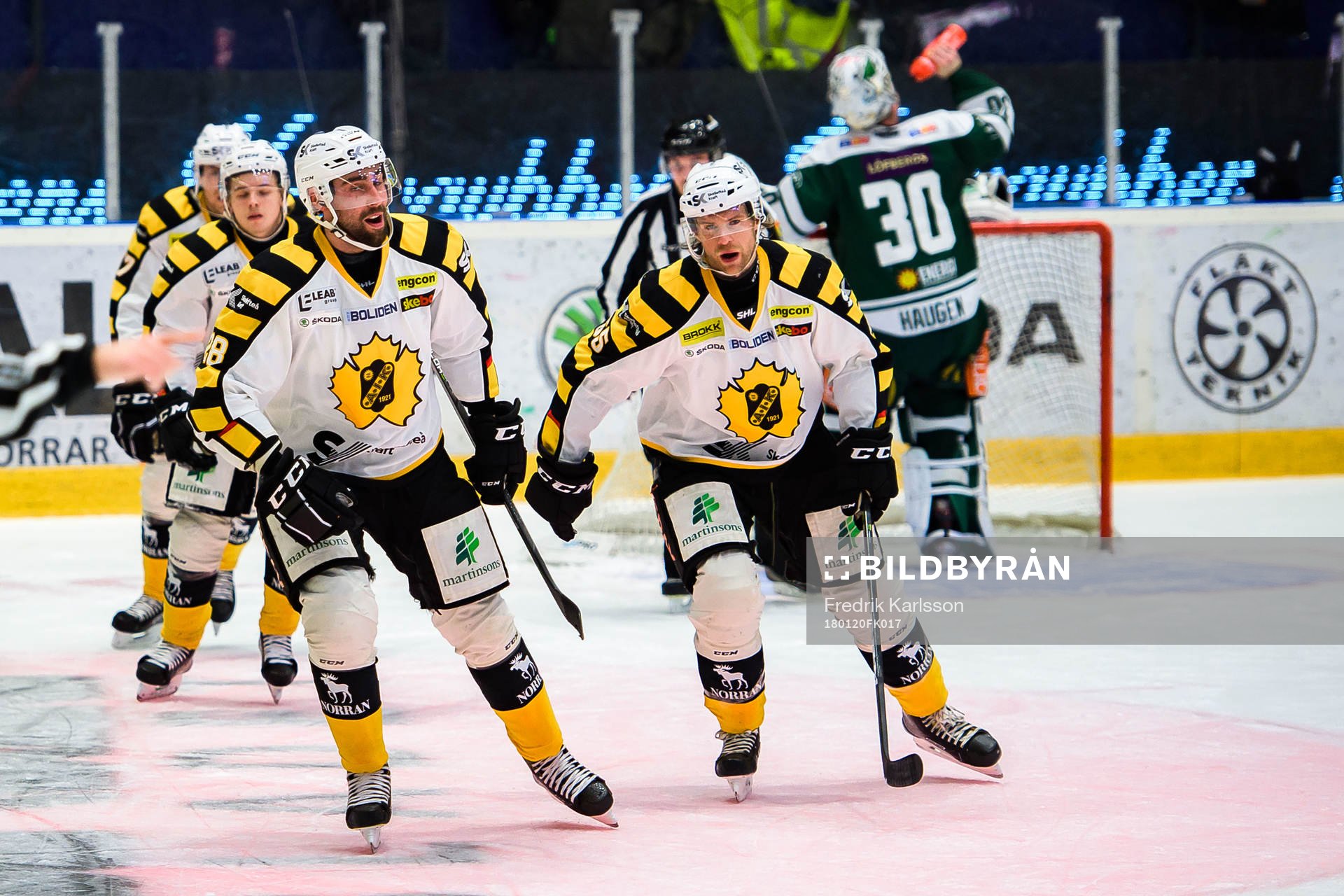Skellefteås Johan Alm och Michael Kostka jublar