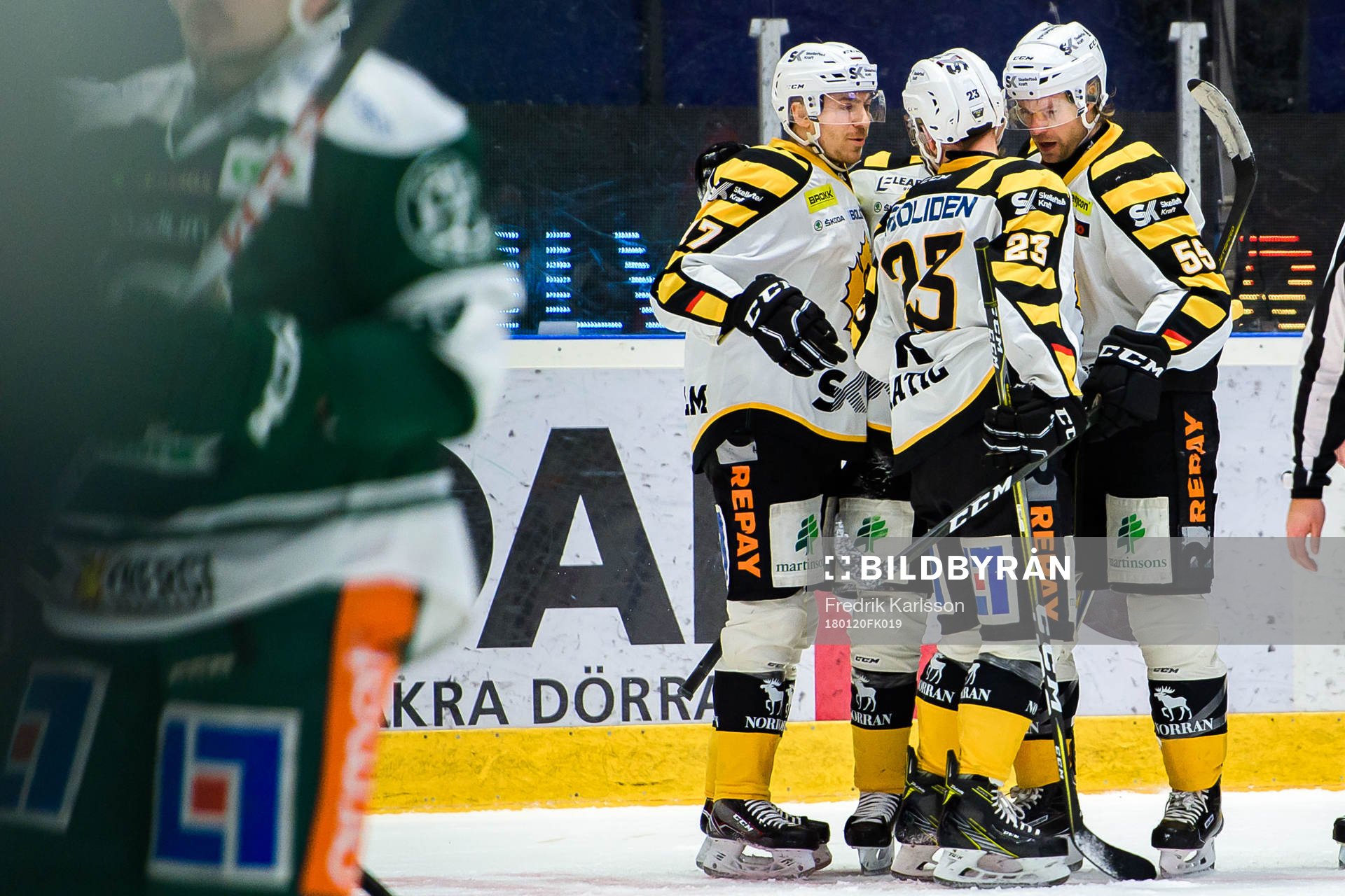 Skellefteås Pär Lindholm och Michael Kostka jublar