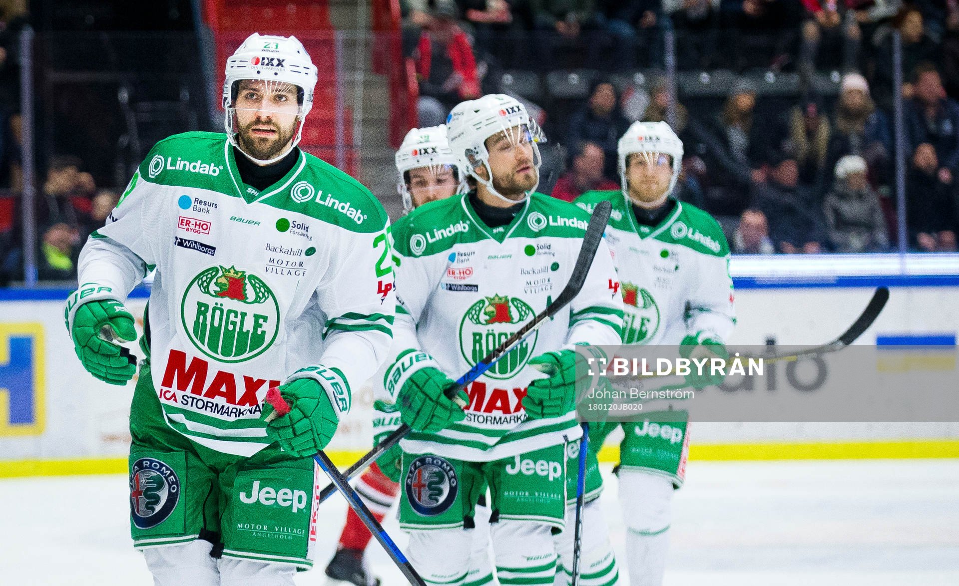 Rögles Ludvig Rensfeldt  och Ted Brithén jublar vid 0-1