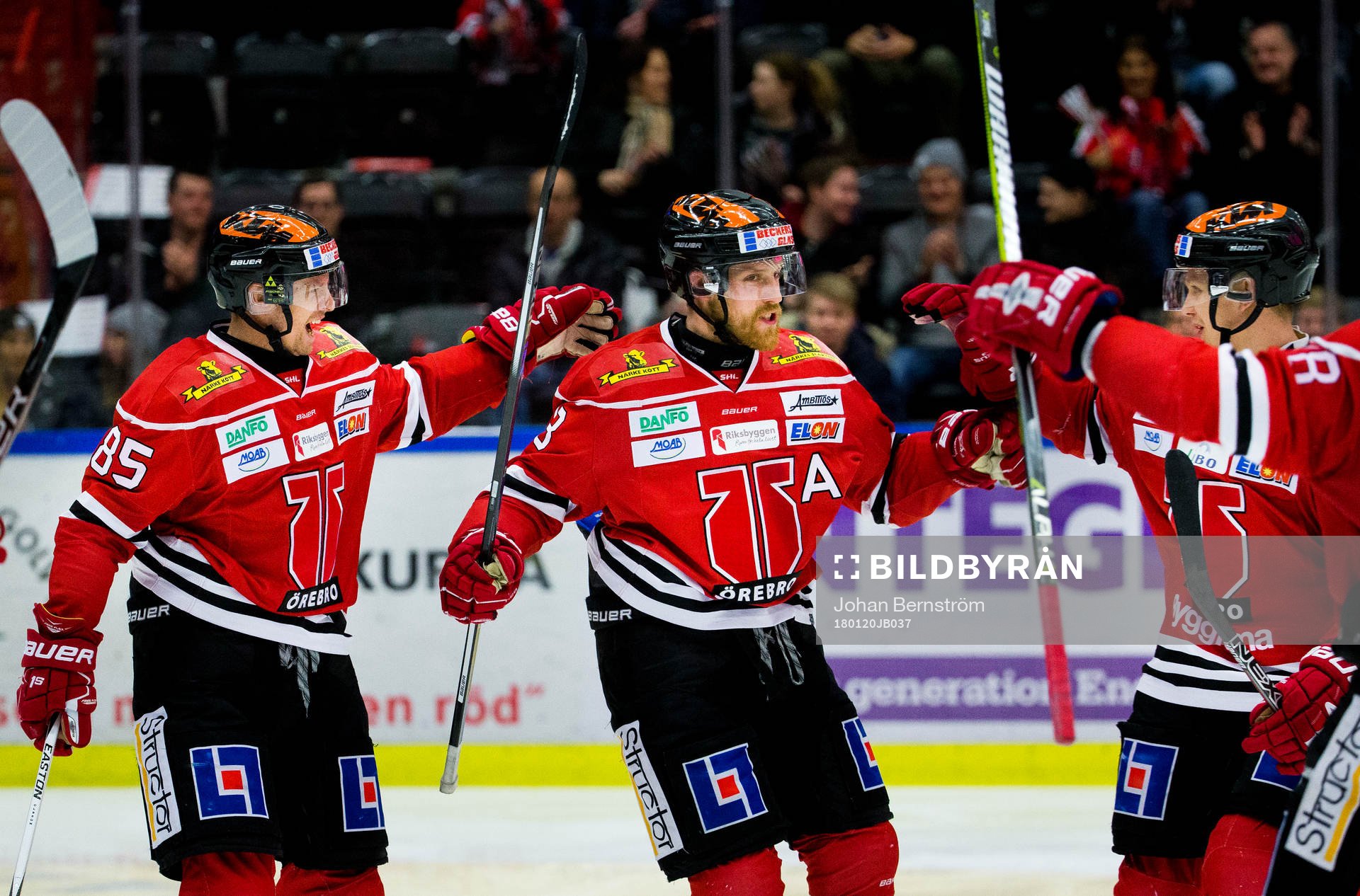 Örebros Kalle Olsson och Joakim Andersson jublar vid 1-1