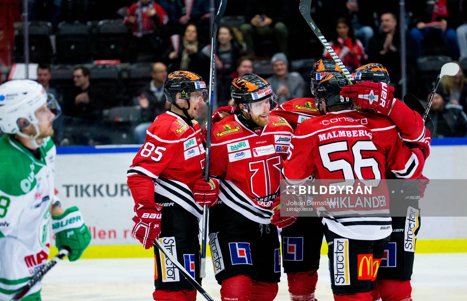 Örebros Kalle Olsson och Joakim Andersson jublar vid 1-1