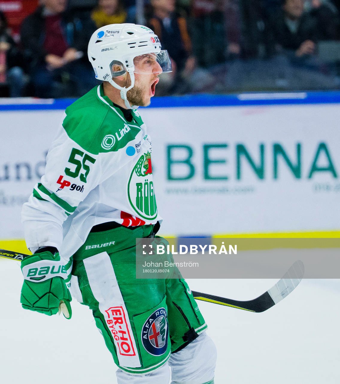 Rögles Benjamin Youds jublar vid 2-3 målet