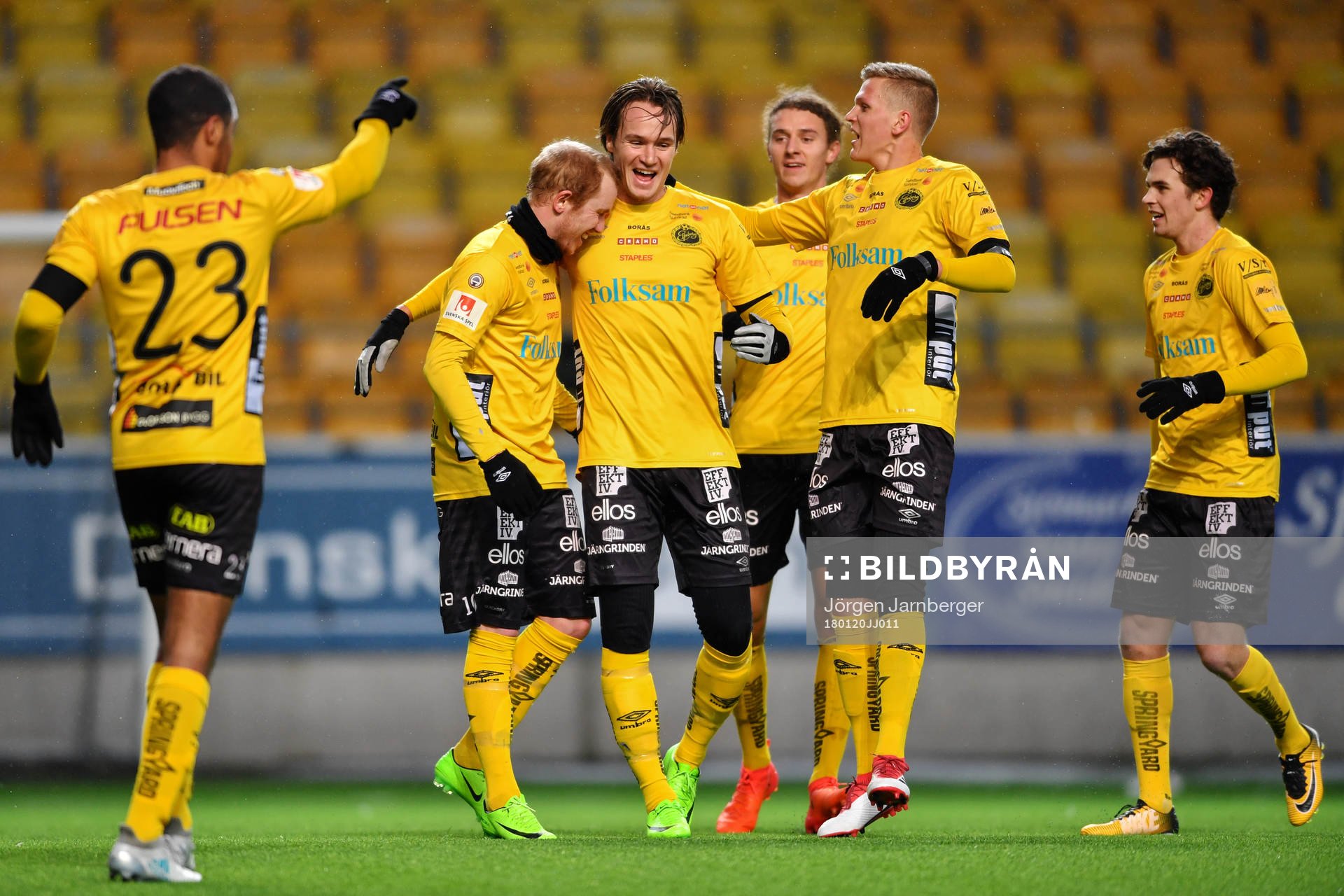 Elfsborgs Viktor Prodell (mitten) jublar med lagkamrater