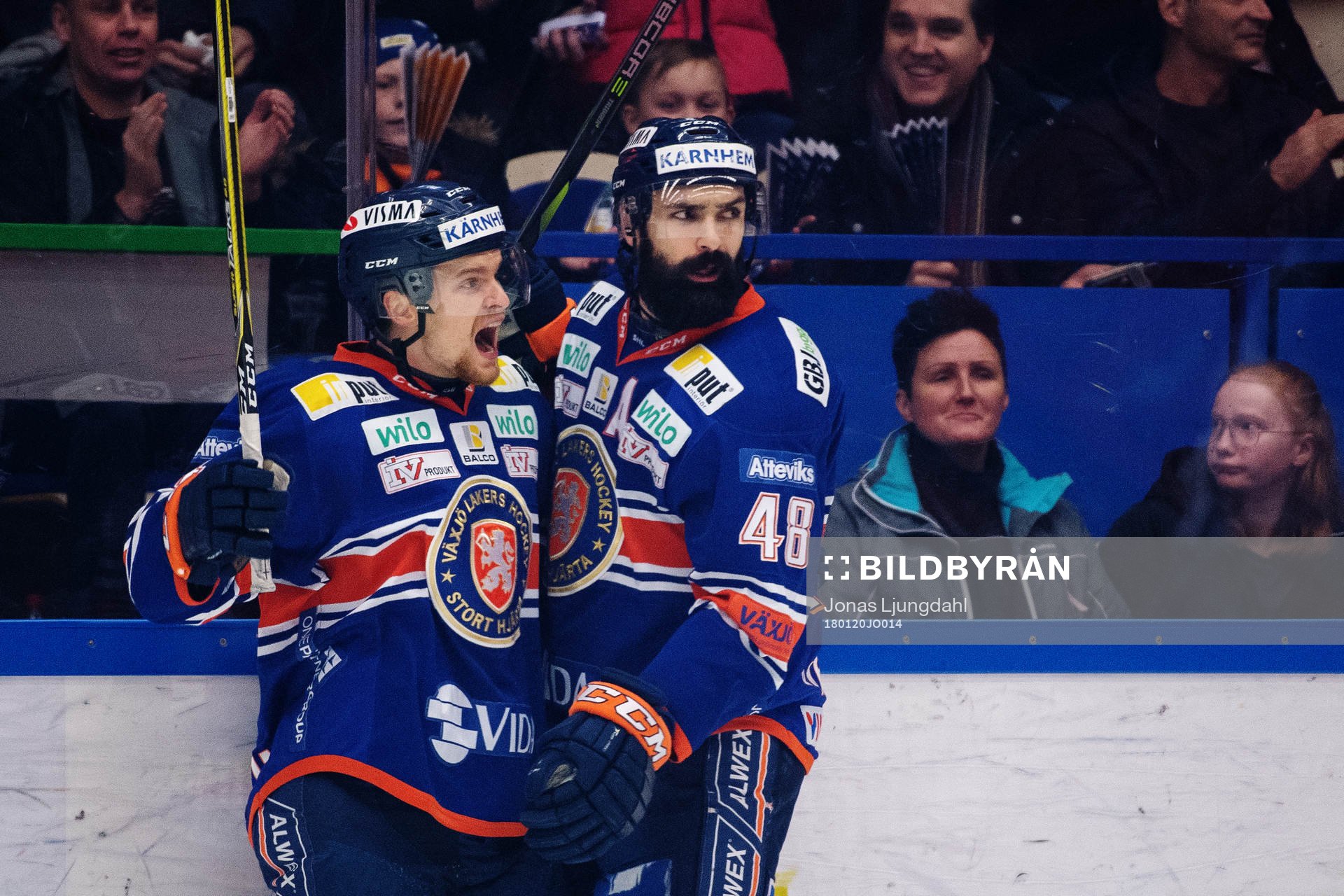 Växjös Brendan Shinnimin och Daniel Rahimi jublar