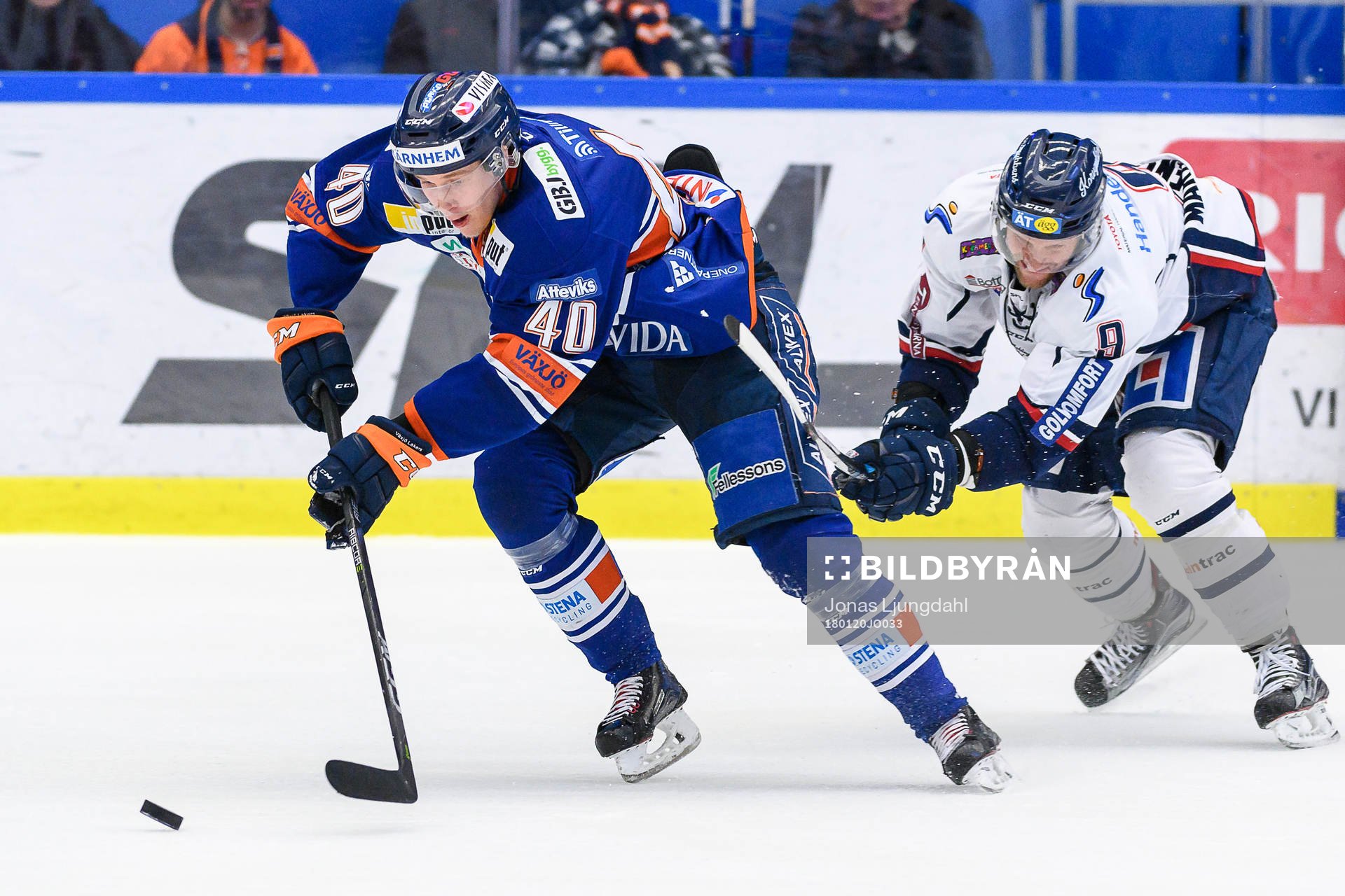 Växjös Elias Pettersson jagas av Linköpings Tony