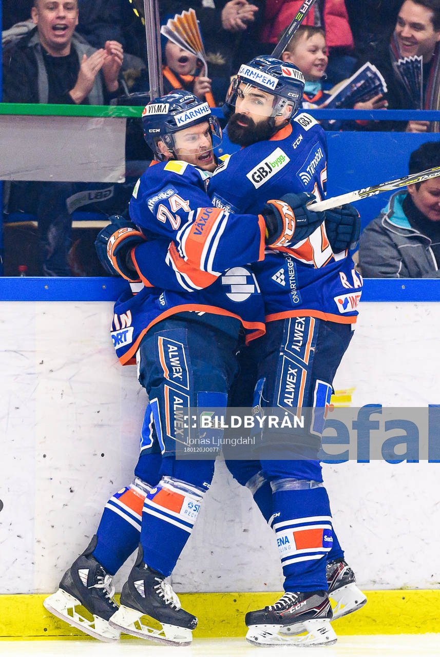 Växjös Brendan Shinnimin och Daniel Rahimi jublar
