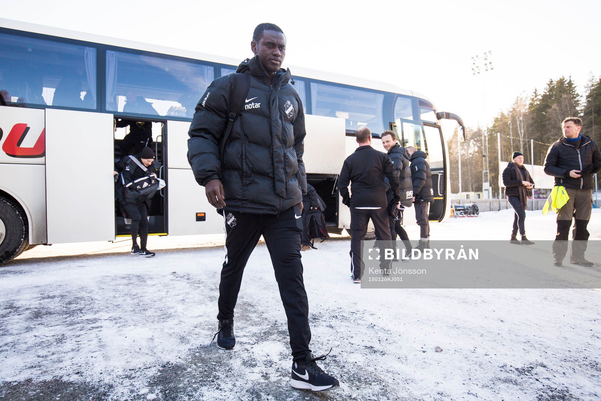 s Enoch Kofi Adu innan träningsmatchen i fotboll mellan