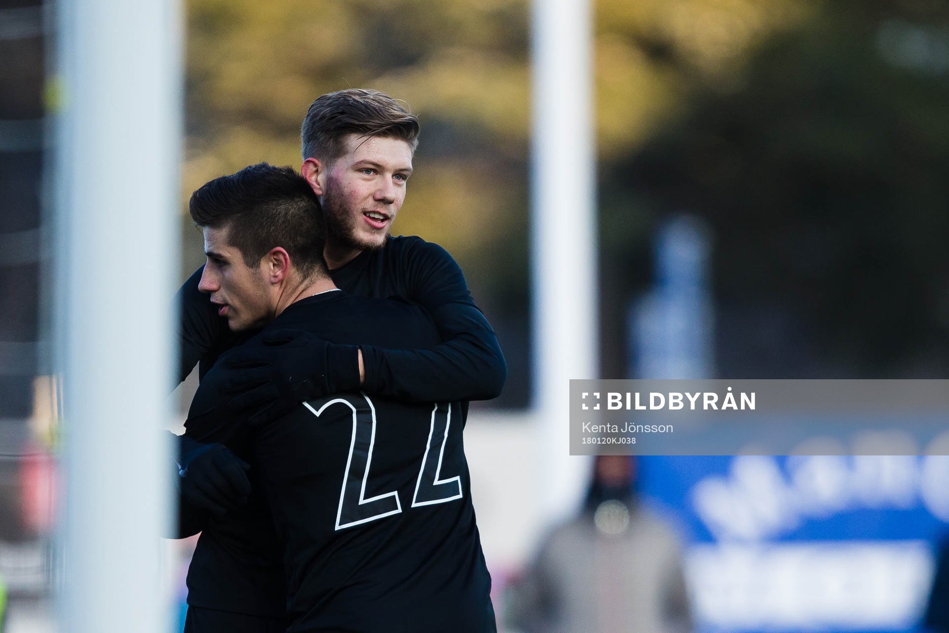 AIK:s Nicolas Marcelo Stefanelli jublar med Anton Salétros efter 0-1 under träningsmatchen i fotboll mellan Frej och AIK den 20 Januari 2018 i Stockholm.
