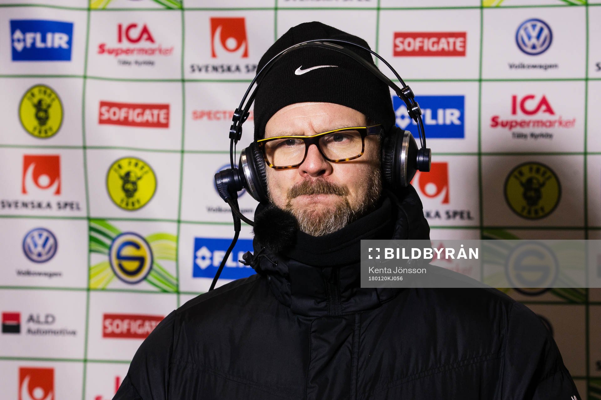 AIK:s tränare Rikard Norling intervjuas efter träningsmatchen i fotboll mellan Frej och AIK den 20 Januari 2018 i Stockholm. 